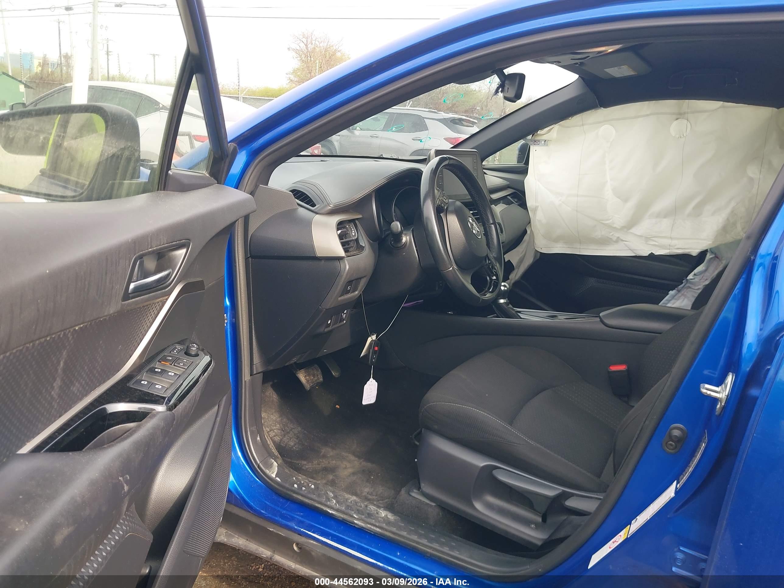 TOYOTA C-HR image 5