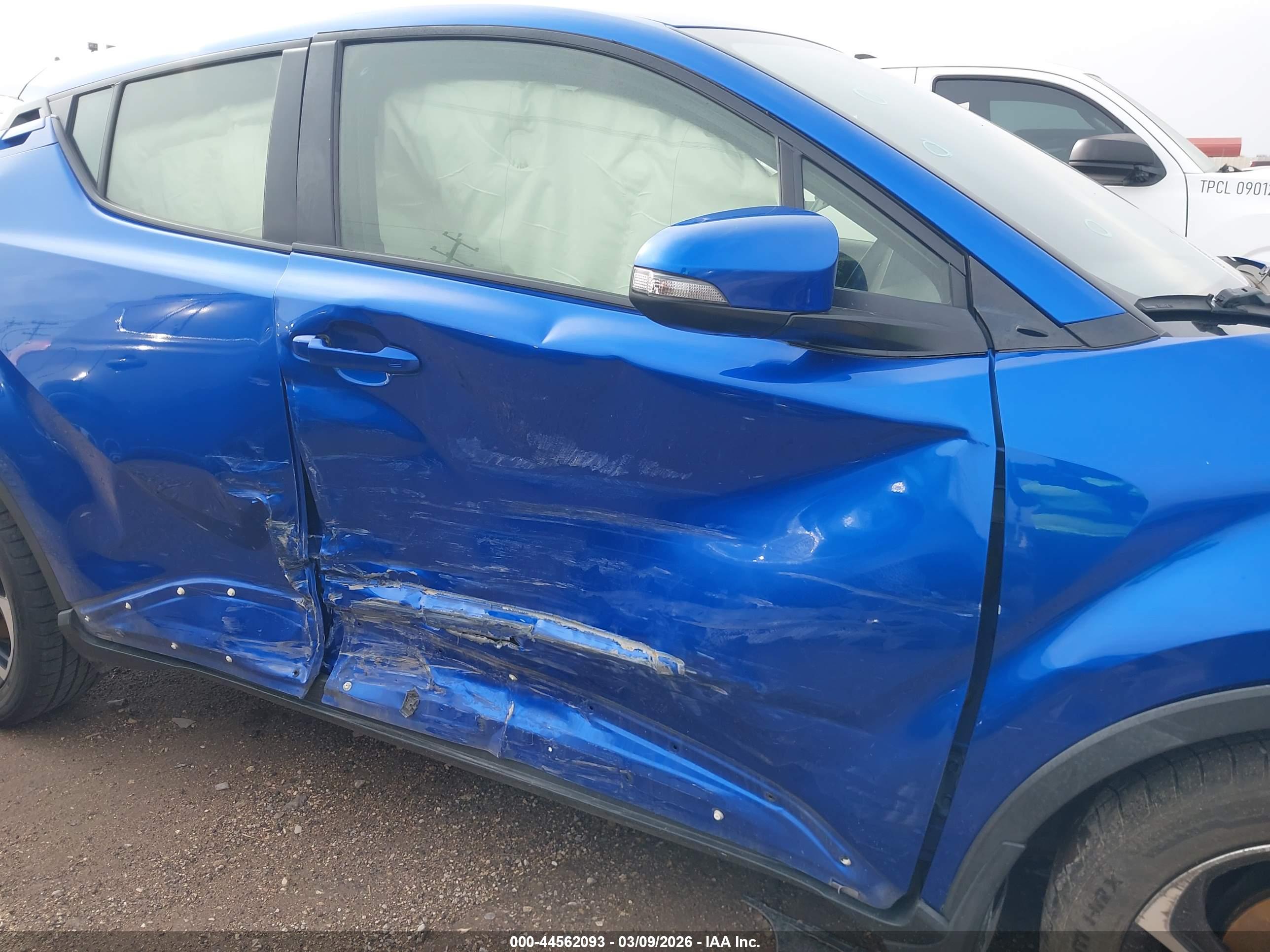 TOYOTA C-HR image 6
