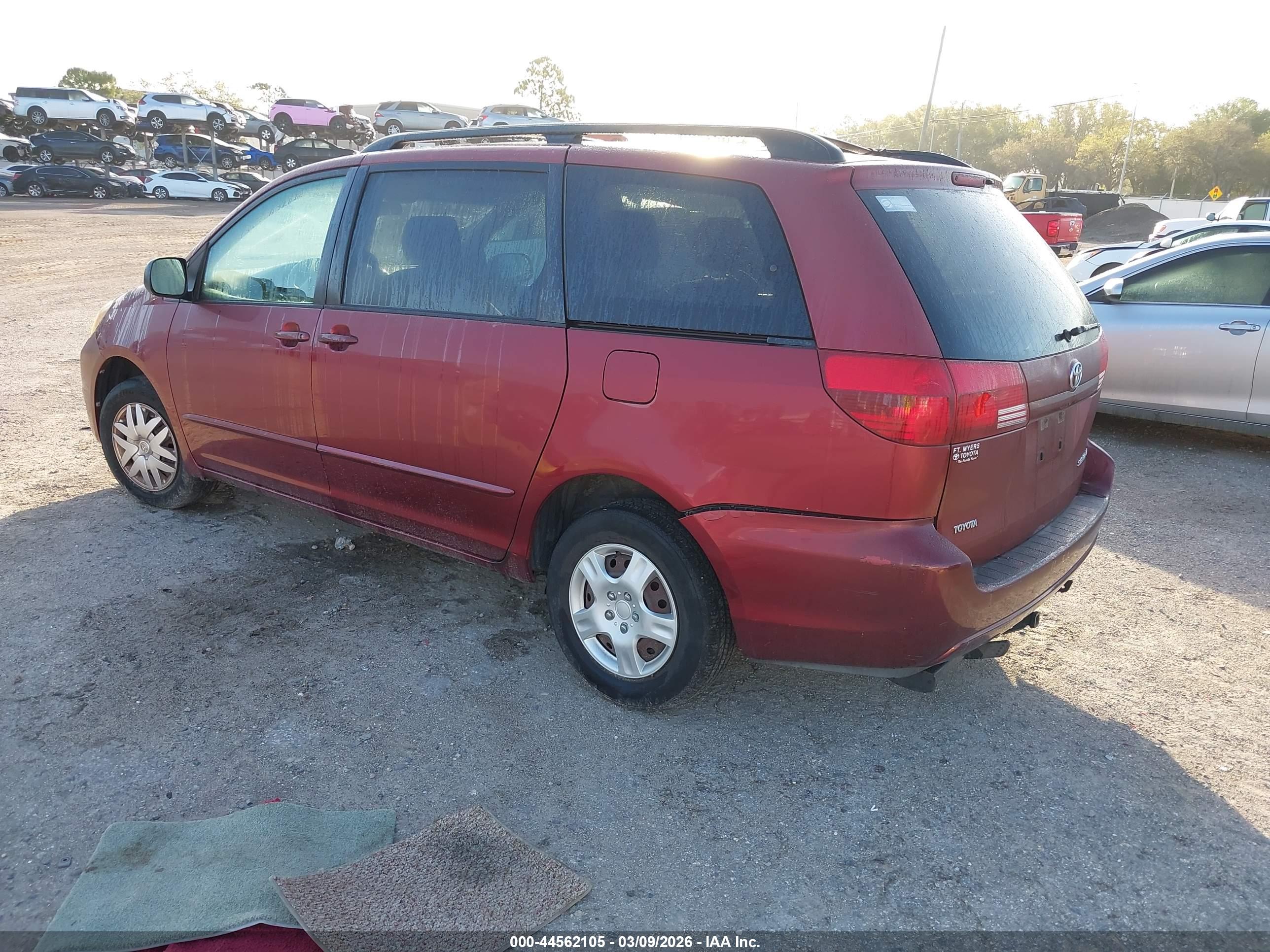 TOYOTA SIENNA image 3