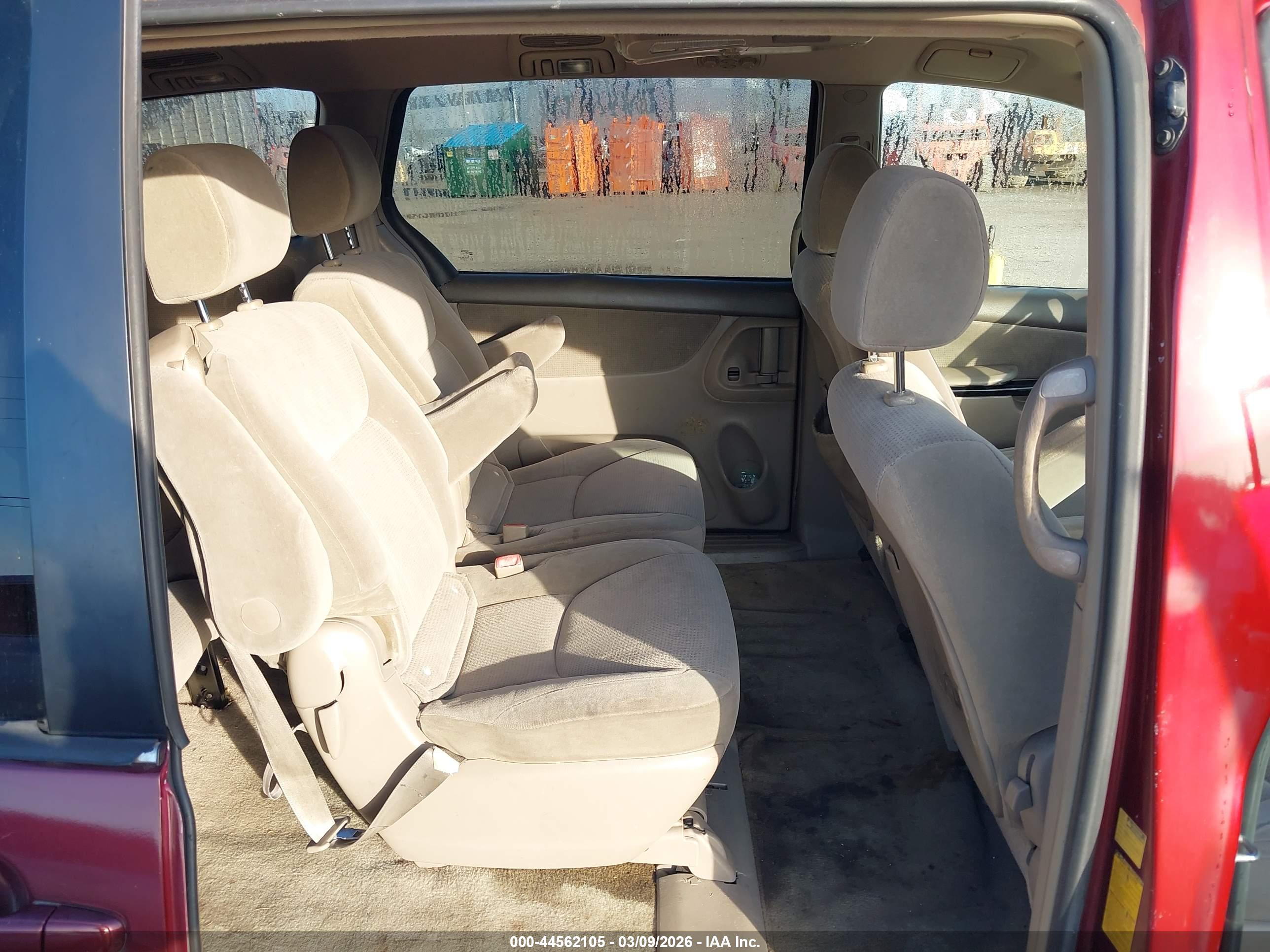 TOYOTA SIENNA image 8