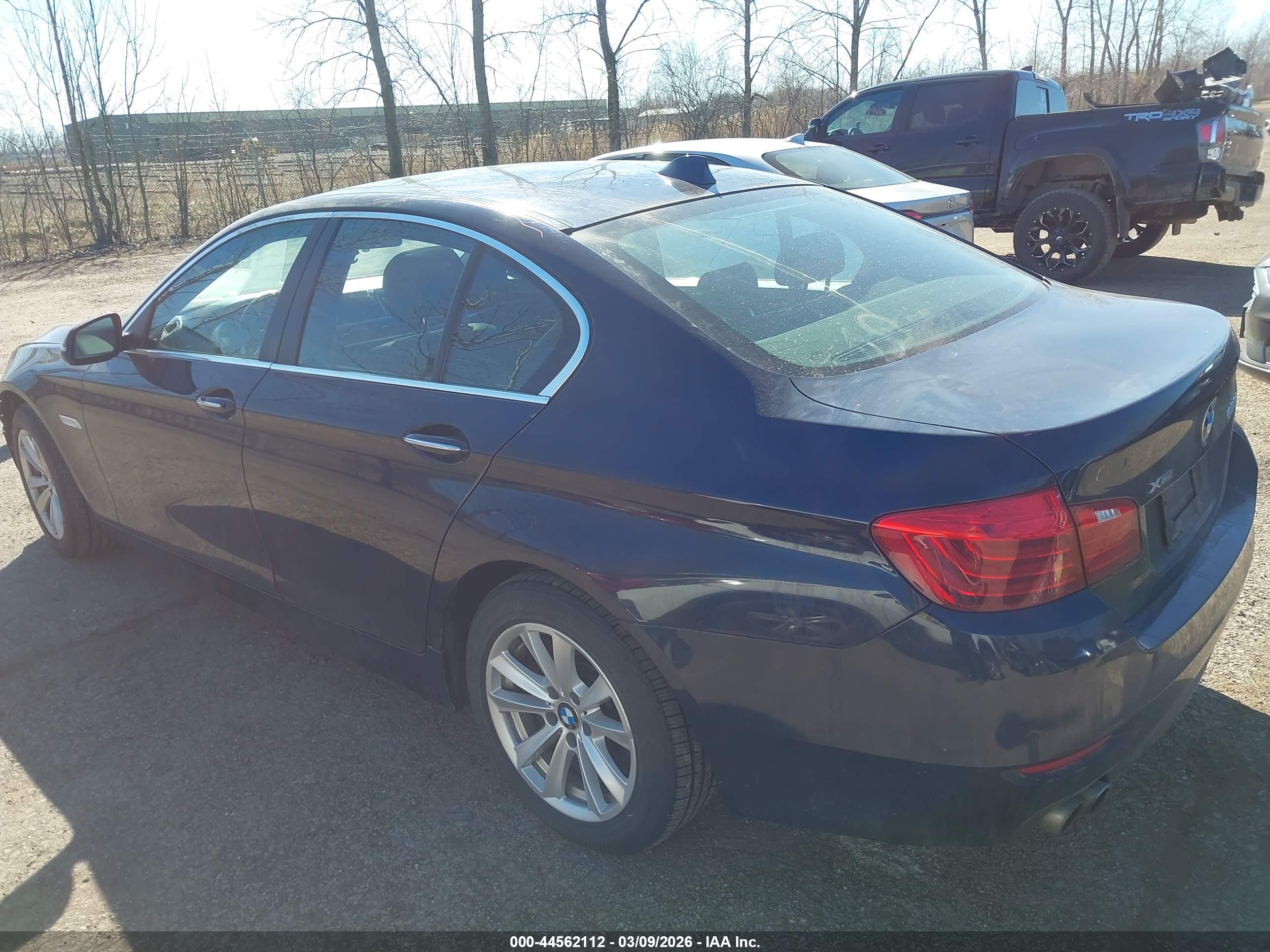 BMW 528I image 3