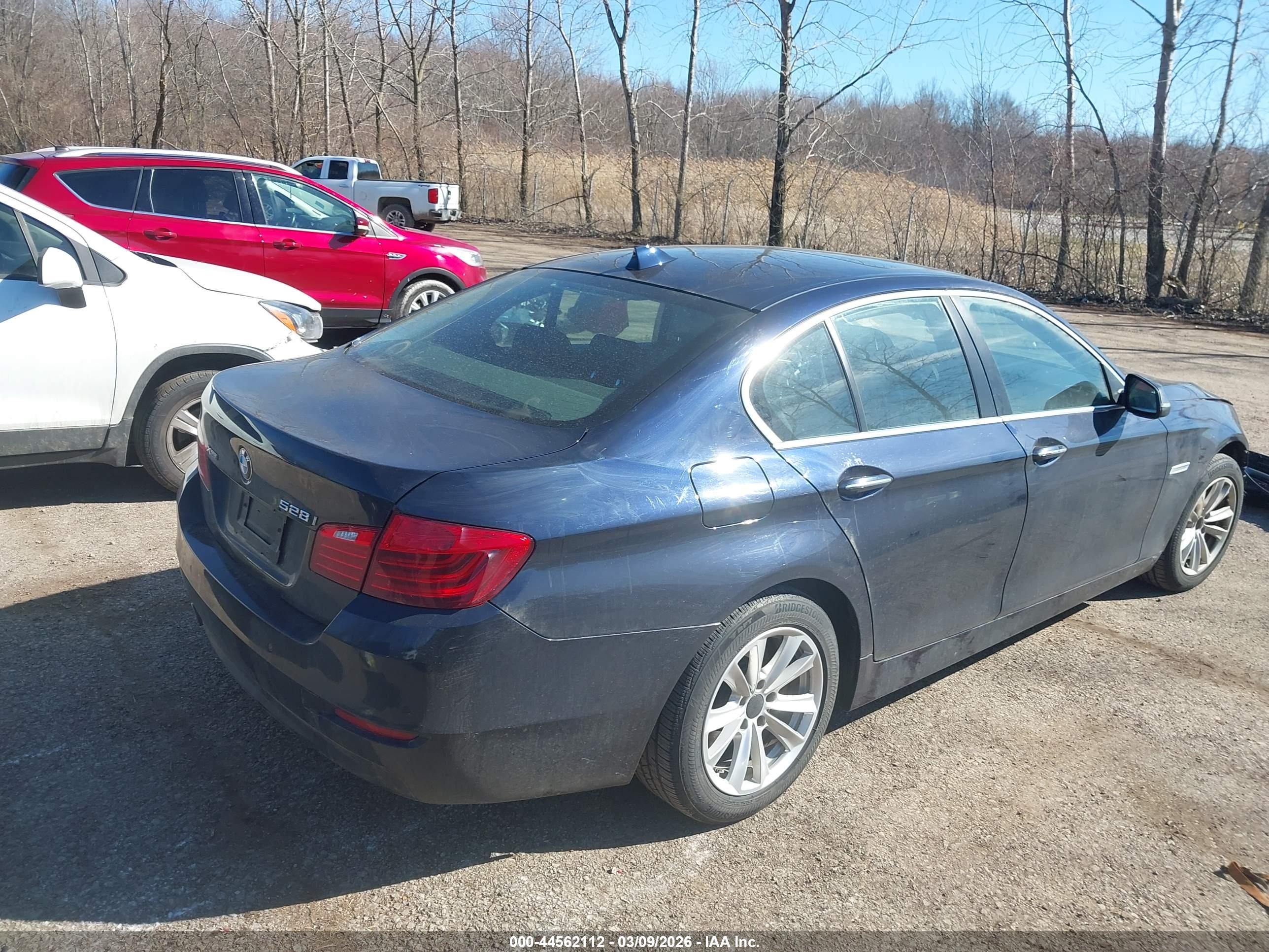 BMW 528I image 4