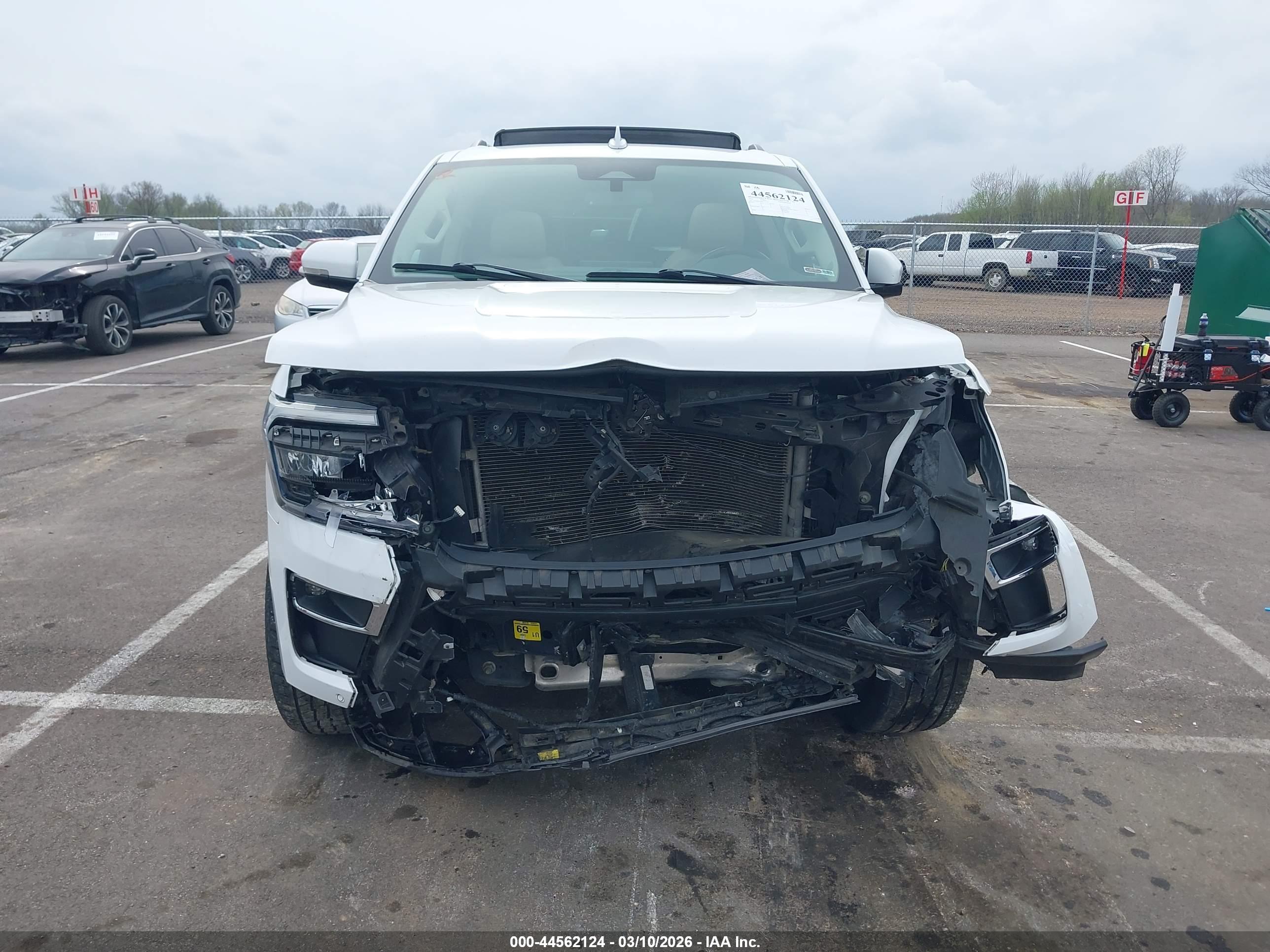 FORD EXPEDITION image 6