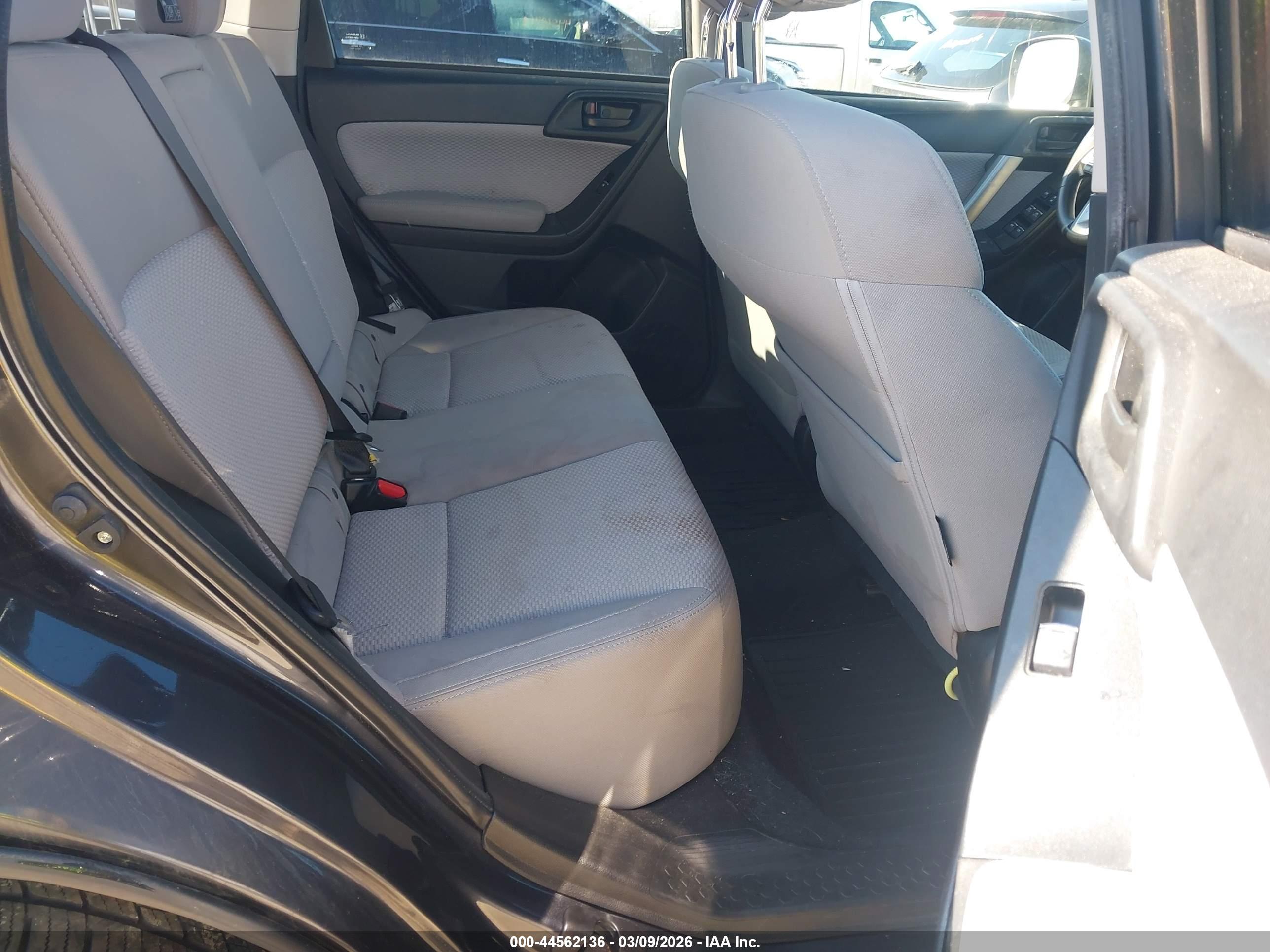 SUBARU FORESTER image 8