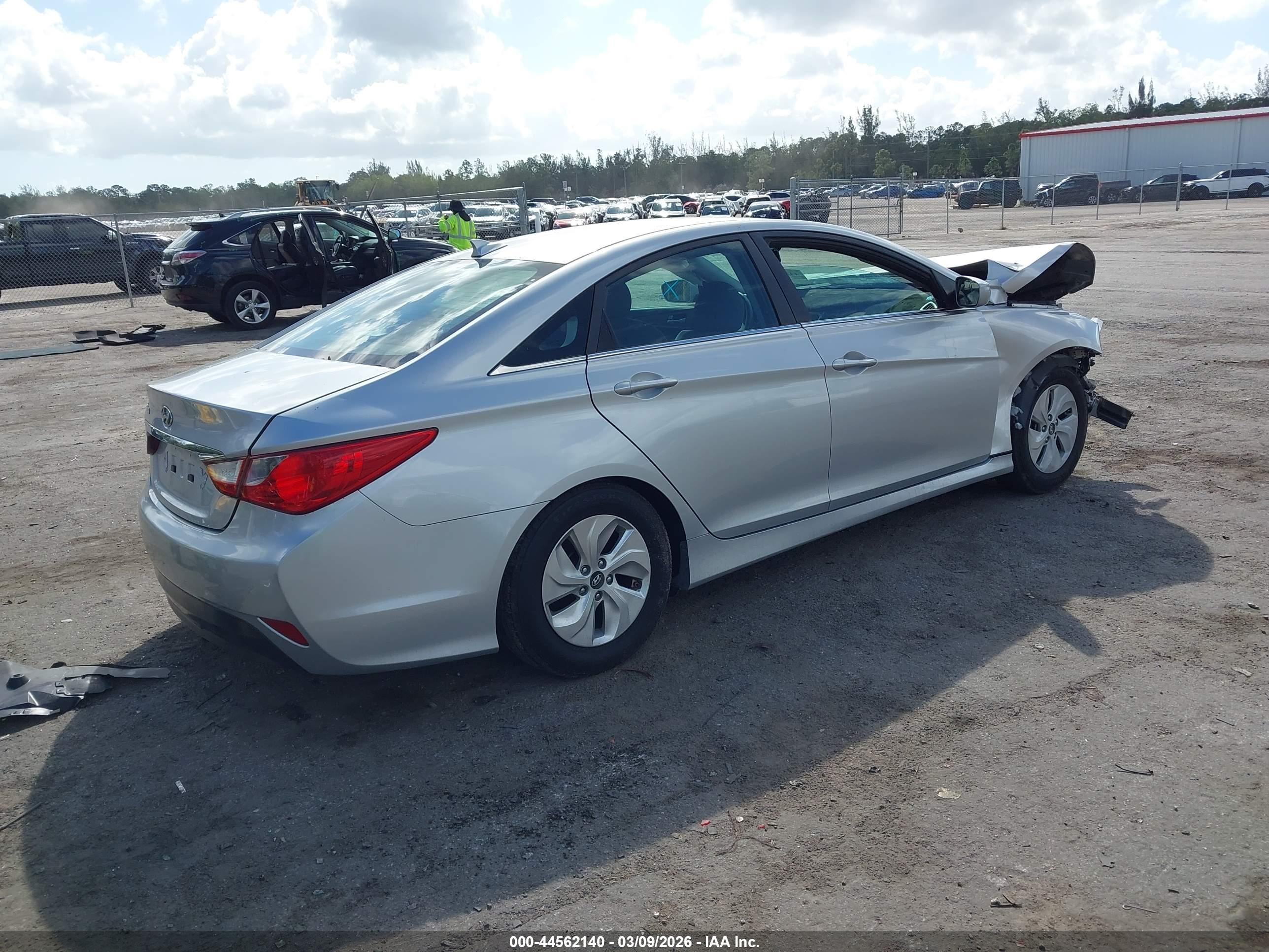HYUNDAI SONATA image 4