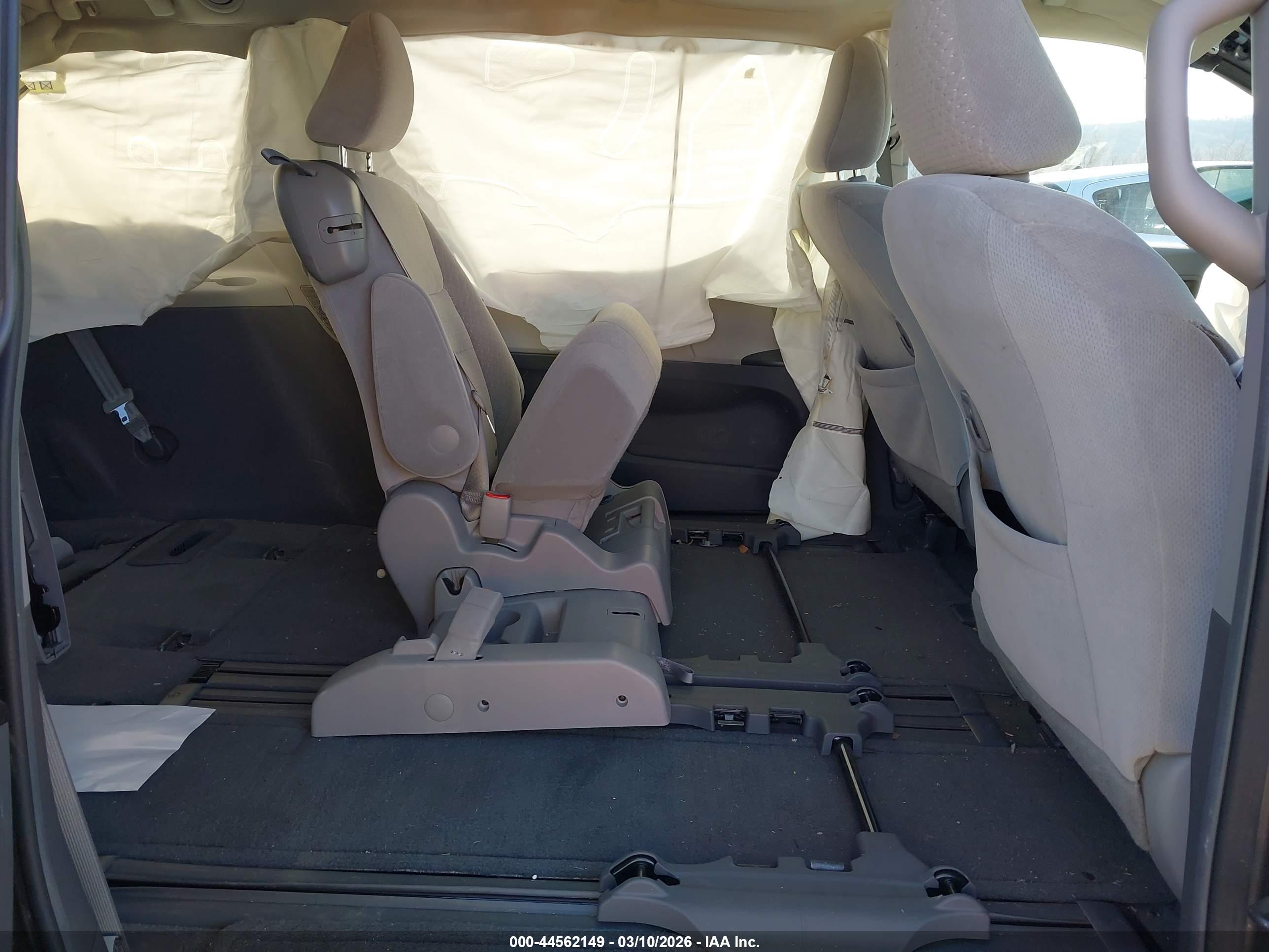 TOYOTA SIENNA image 8