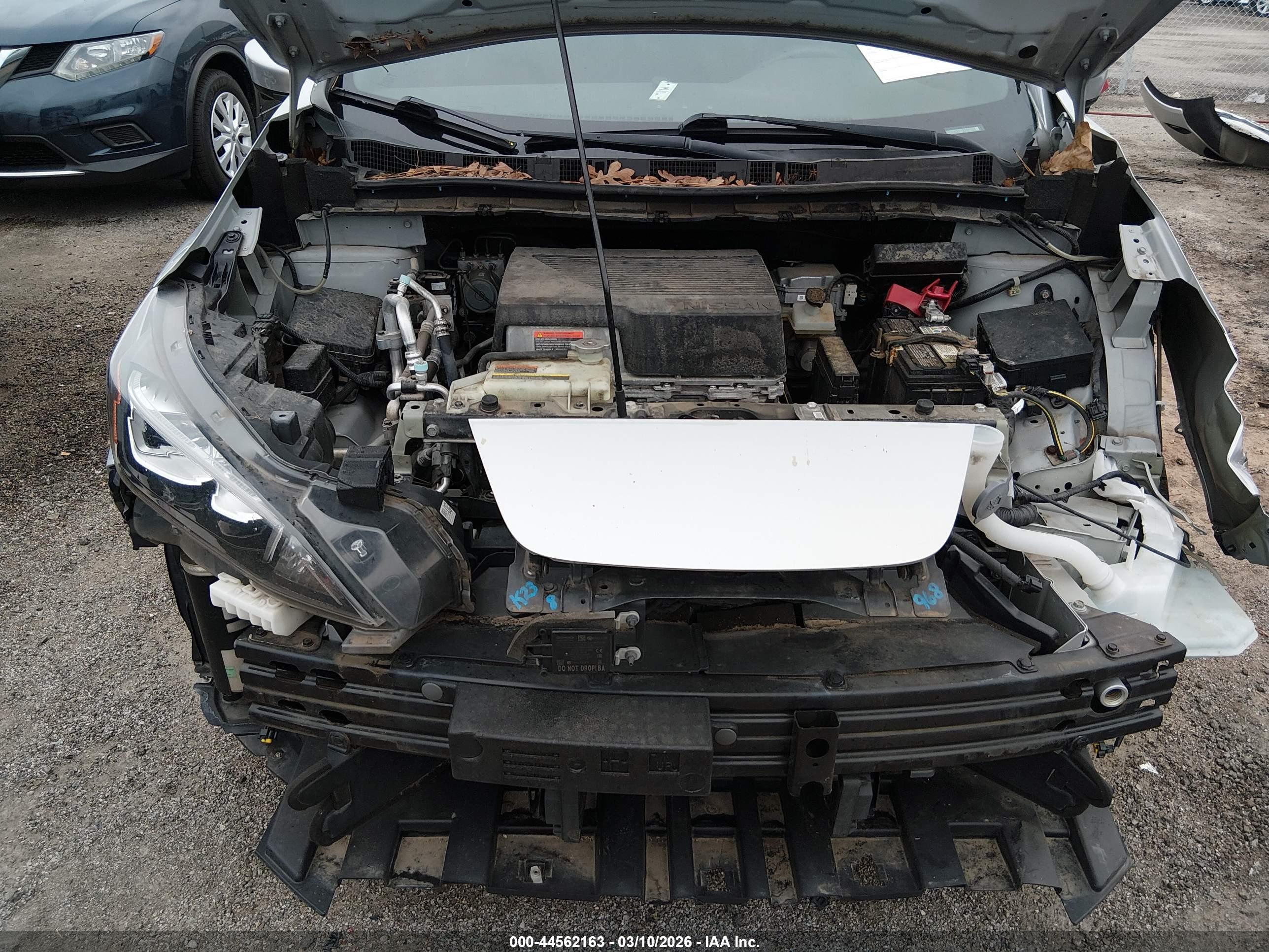 NISSAN LEAF image 10