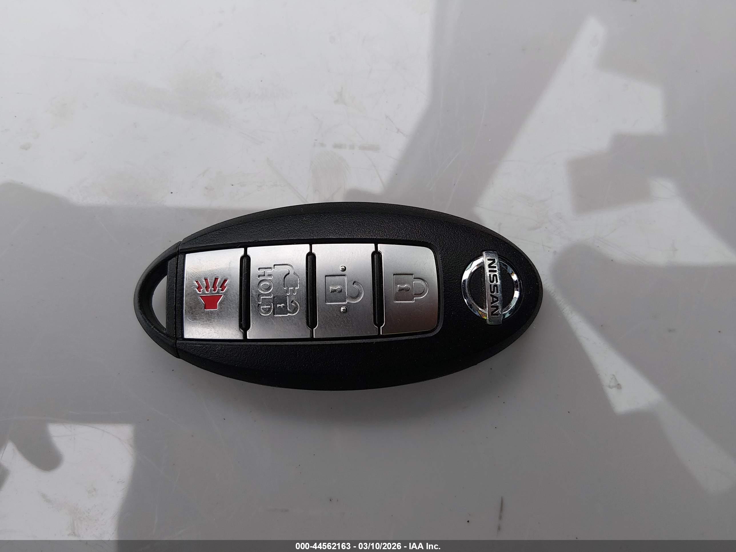 NISSAN LEAF image 11