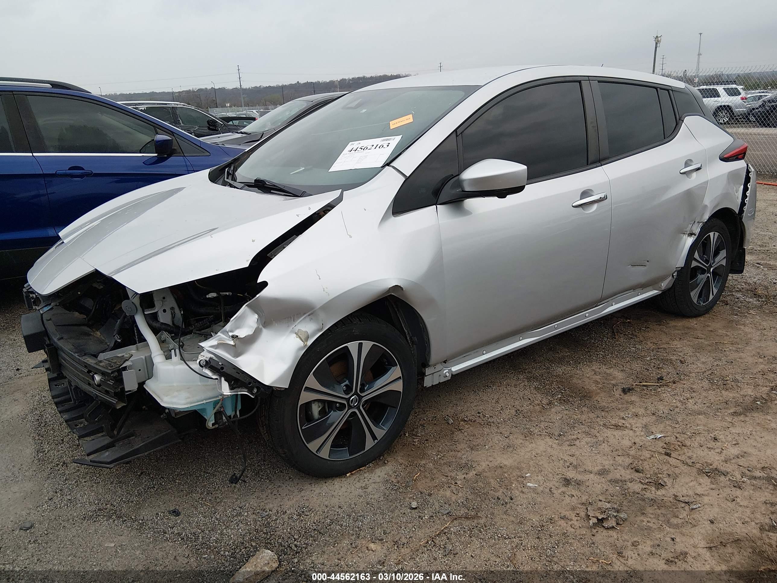 NISSAN LEAF image 2