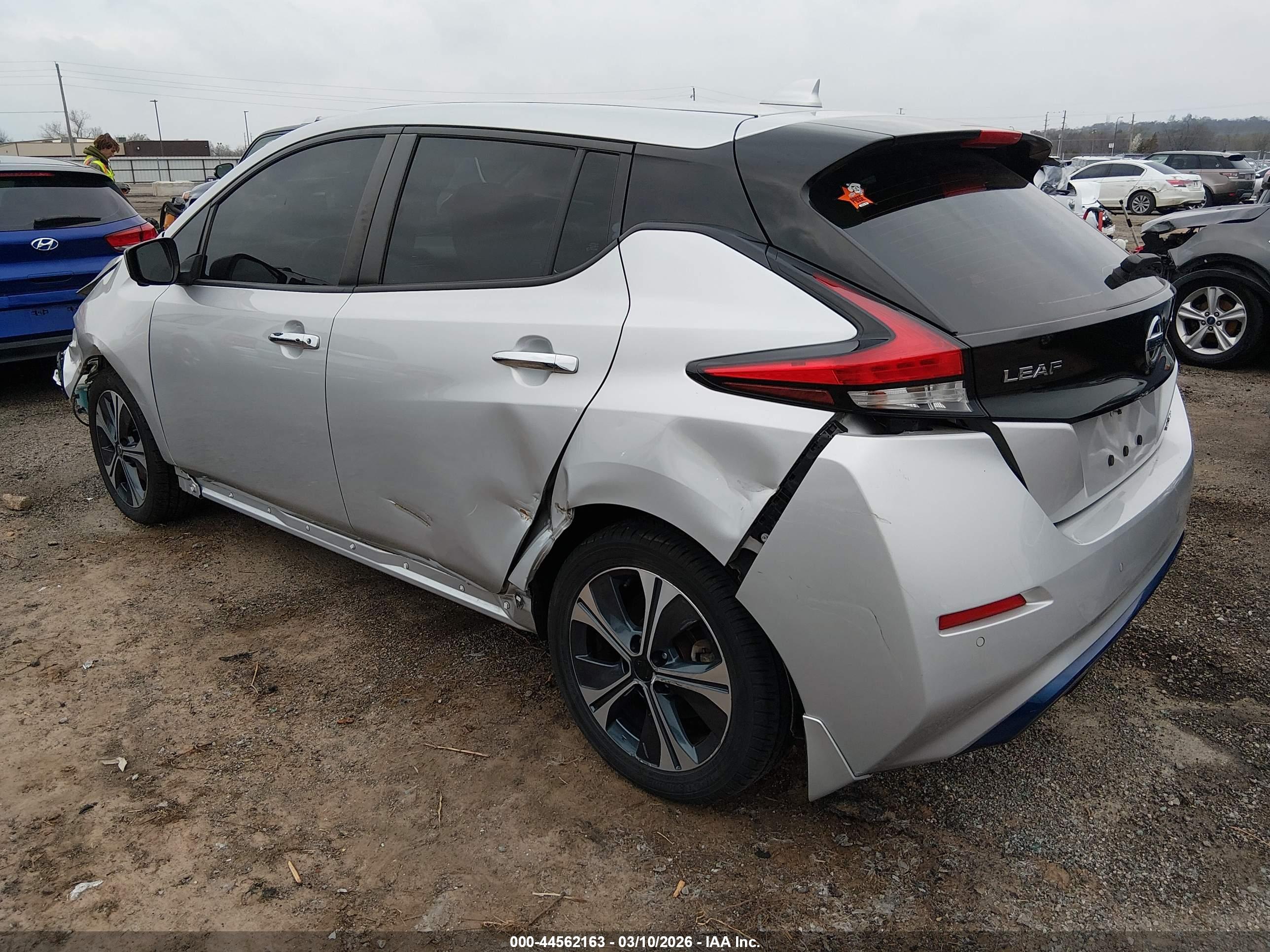 NISSAN LEAF image 3