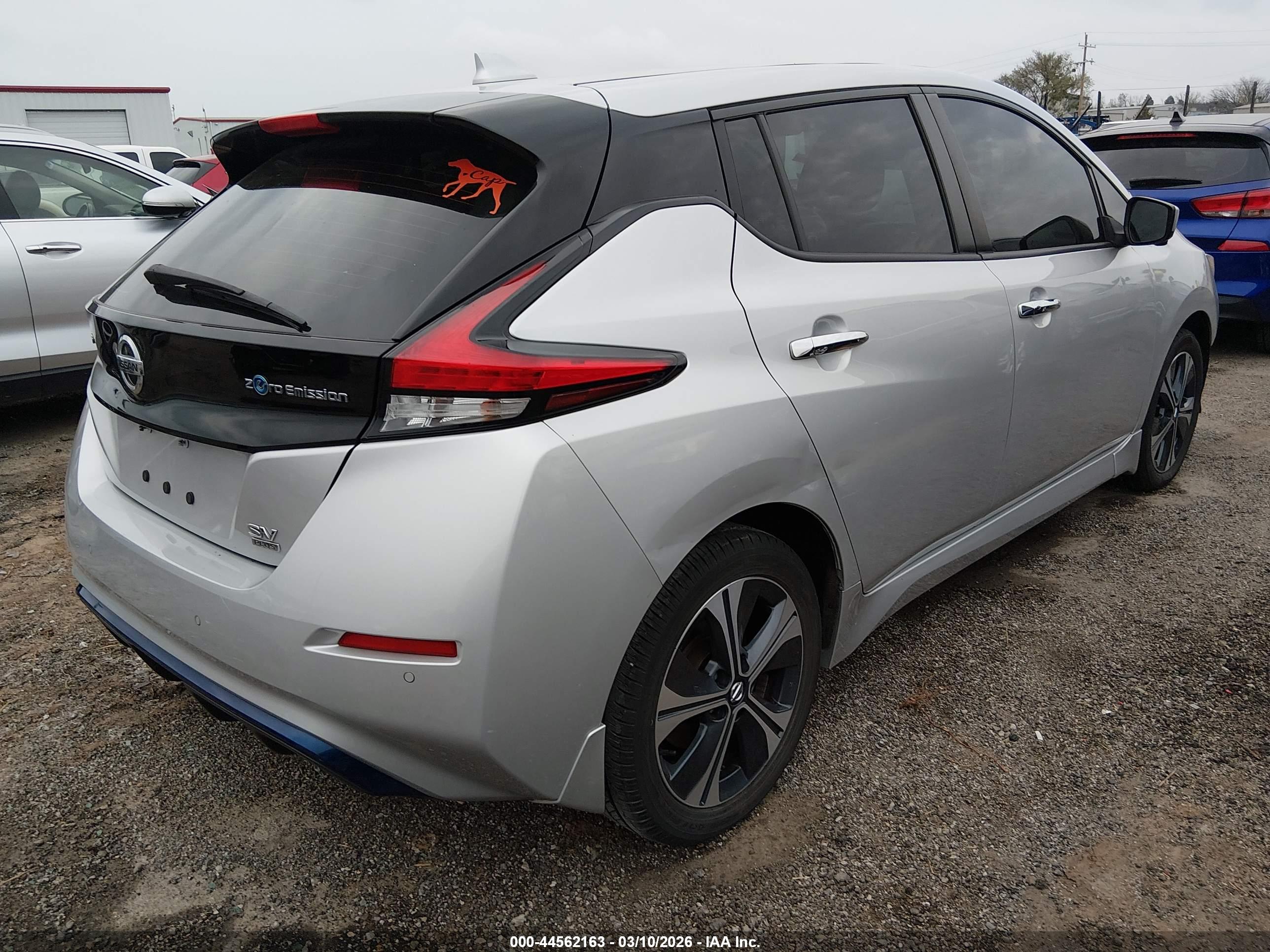 NISSAN LEAF image 4
