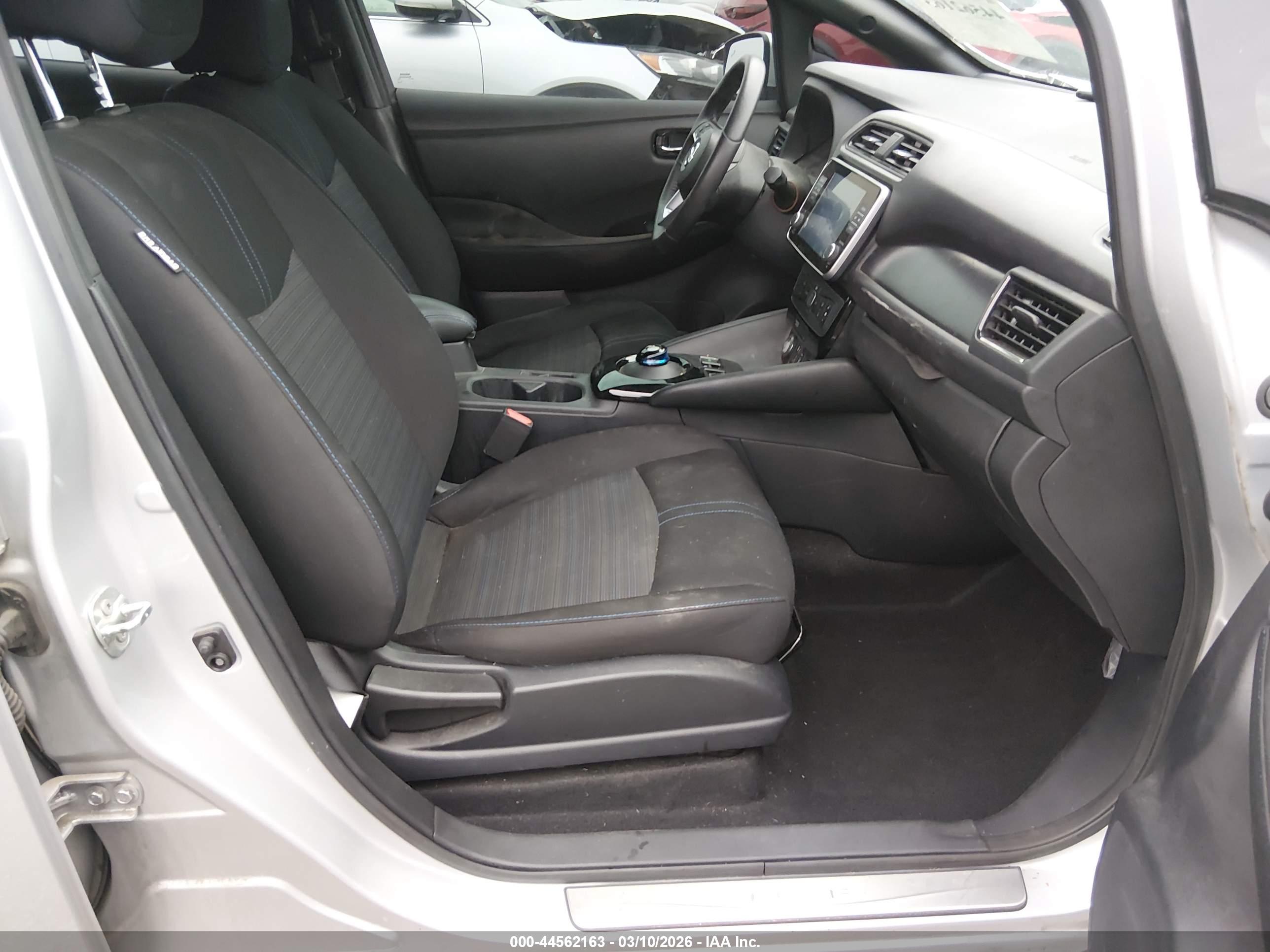 NISSAN LEAF image 5