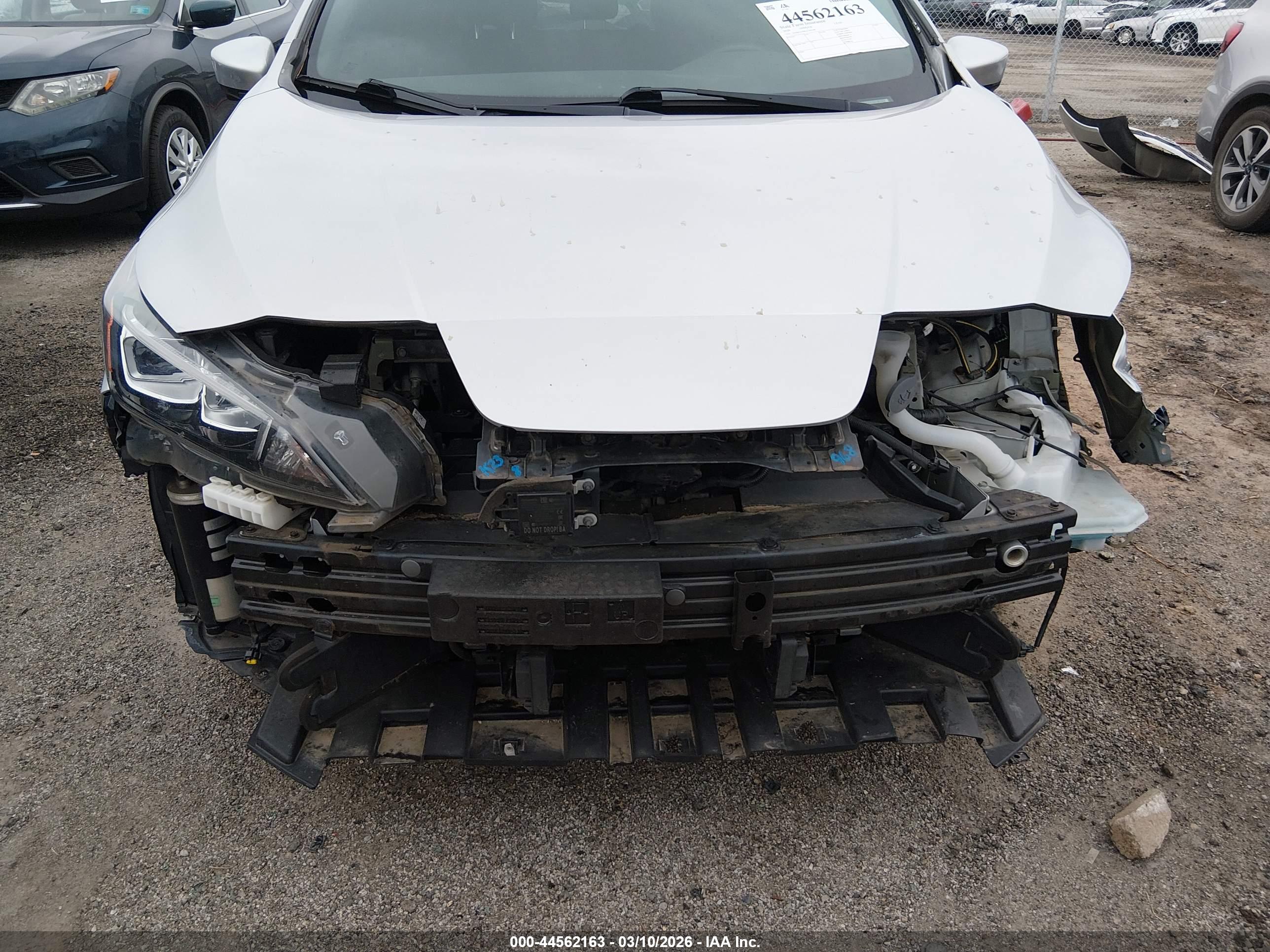 NISSAN LEAF image 6