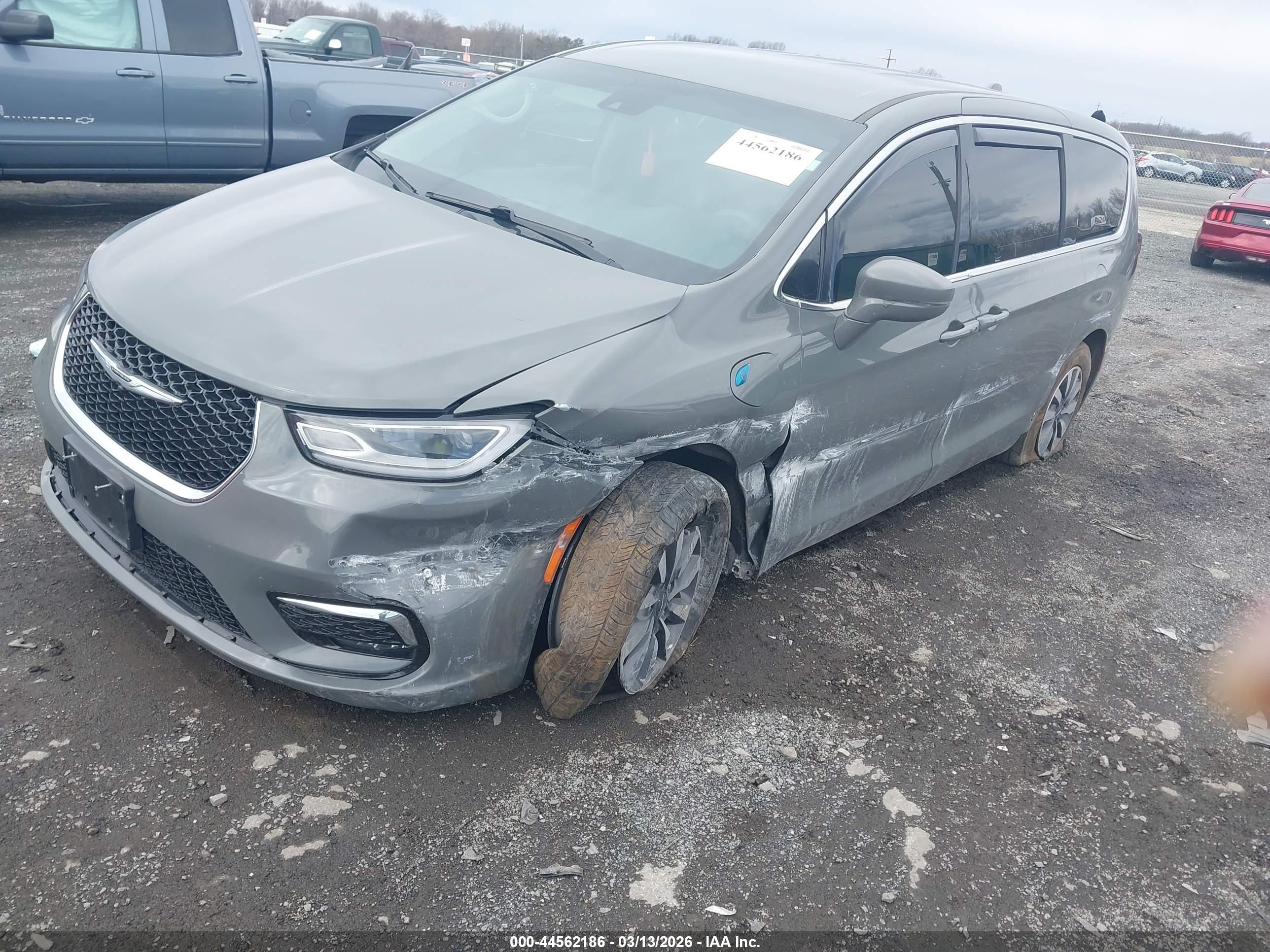 CHRYSLER PACIFICA image 6