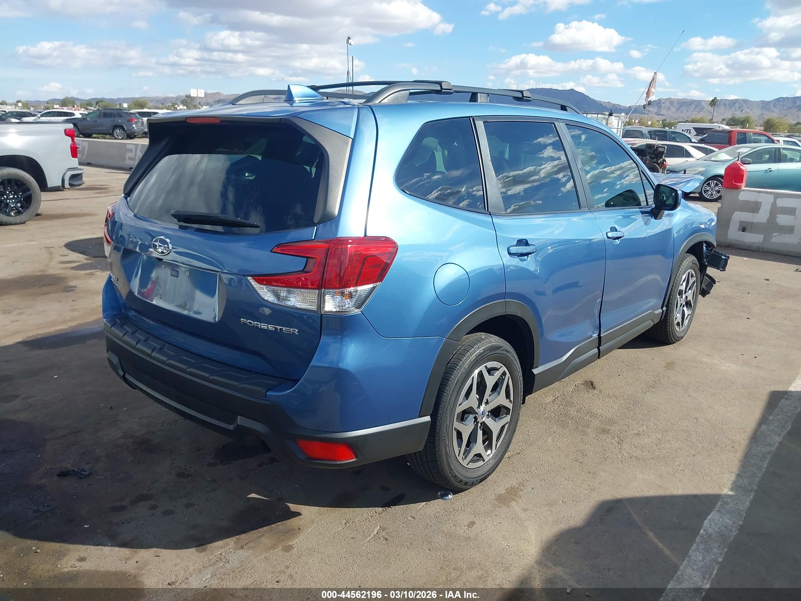 SUBARU FORESTER image 4