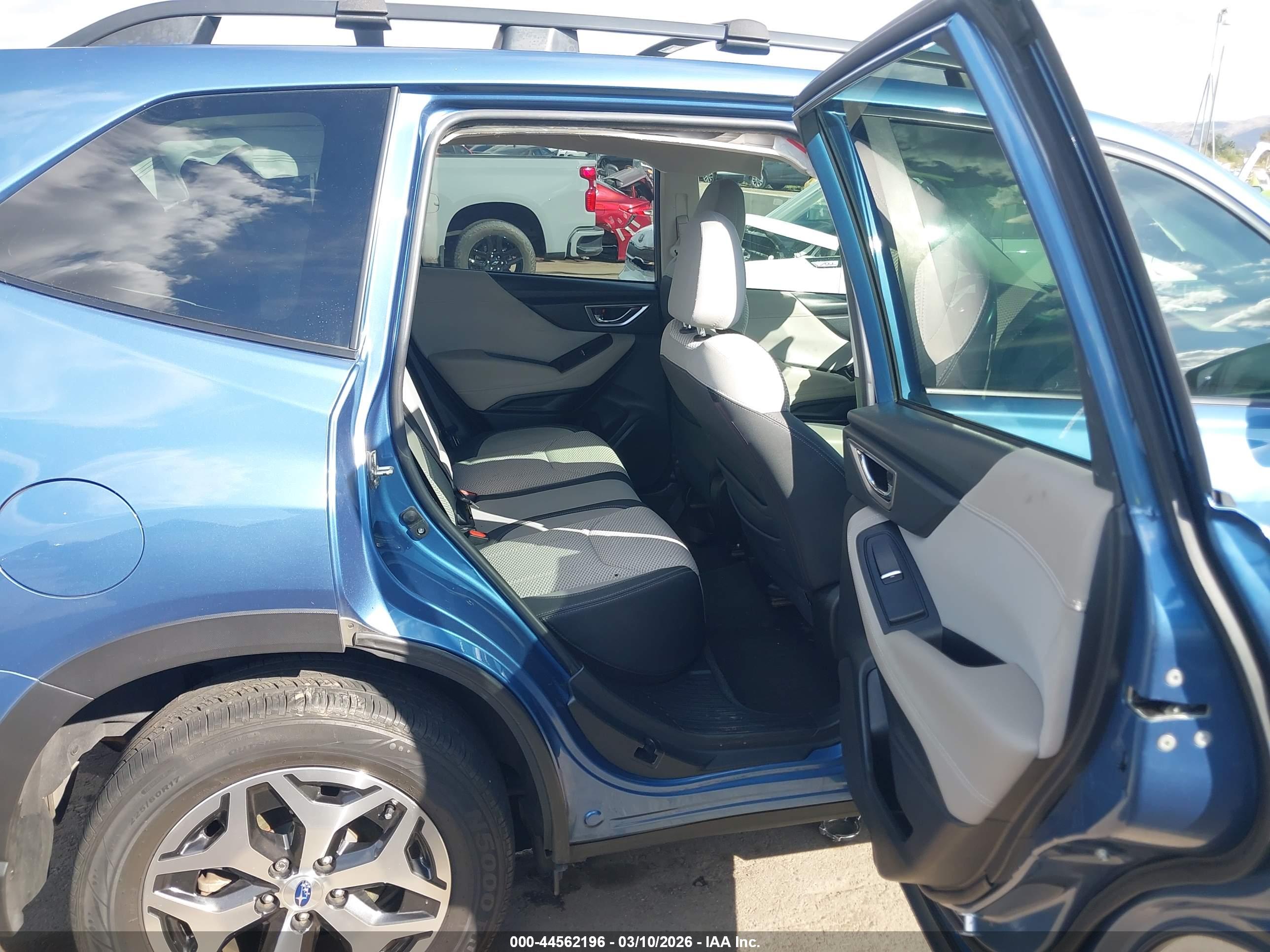 SUBARU FORESTER image 8
