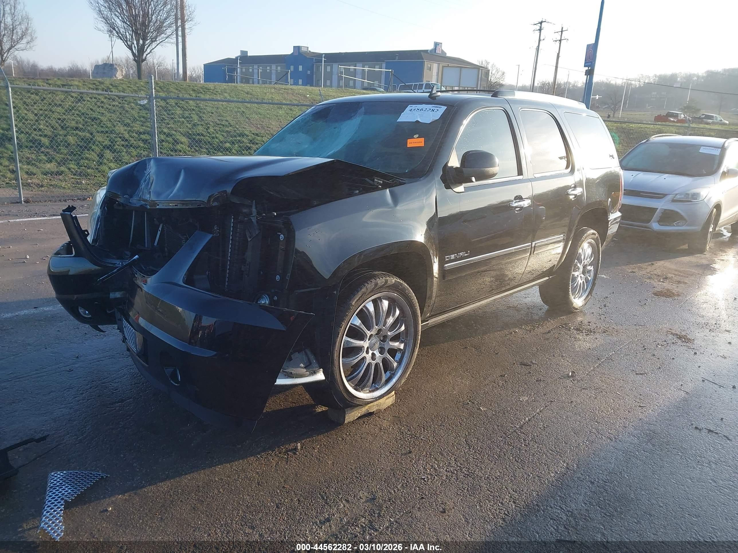 GMC YUKON image 2