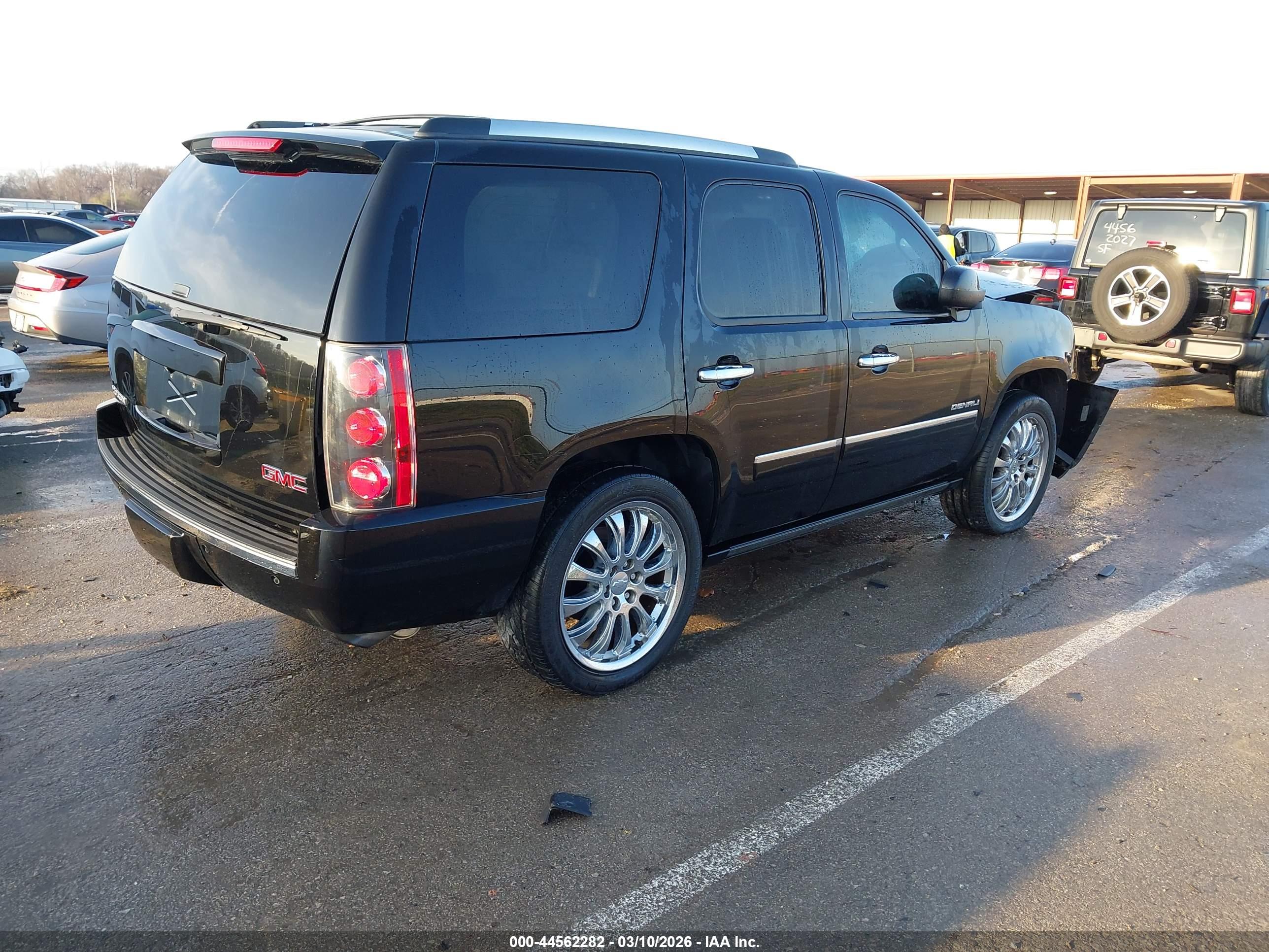 GMC YUKON image 4
