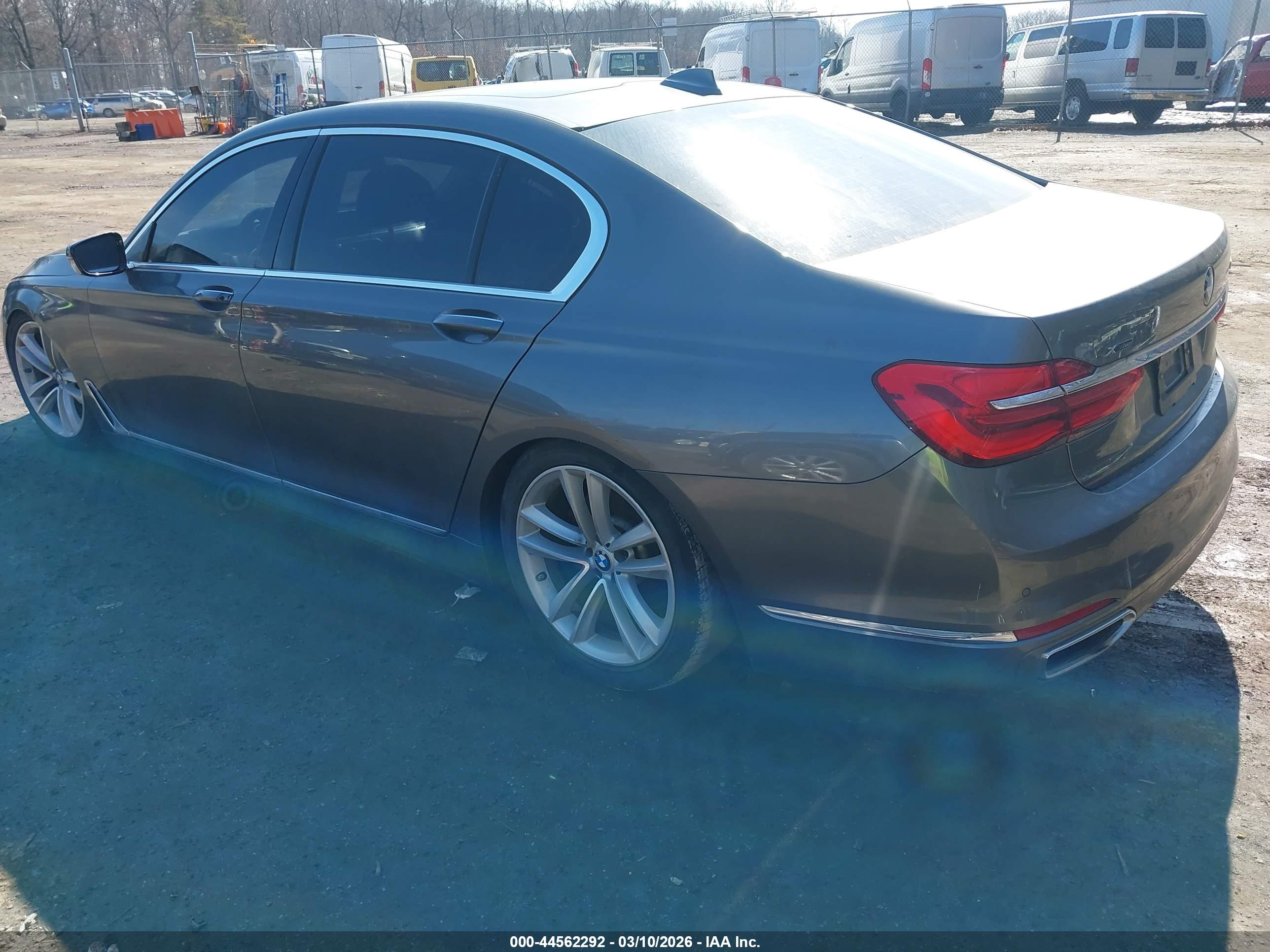 BMW 750I image 3