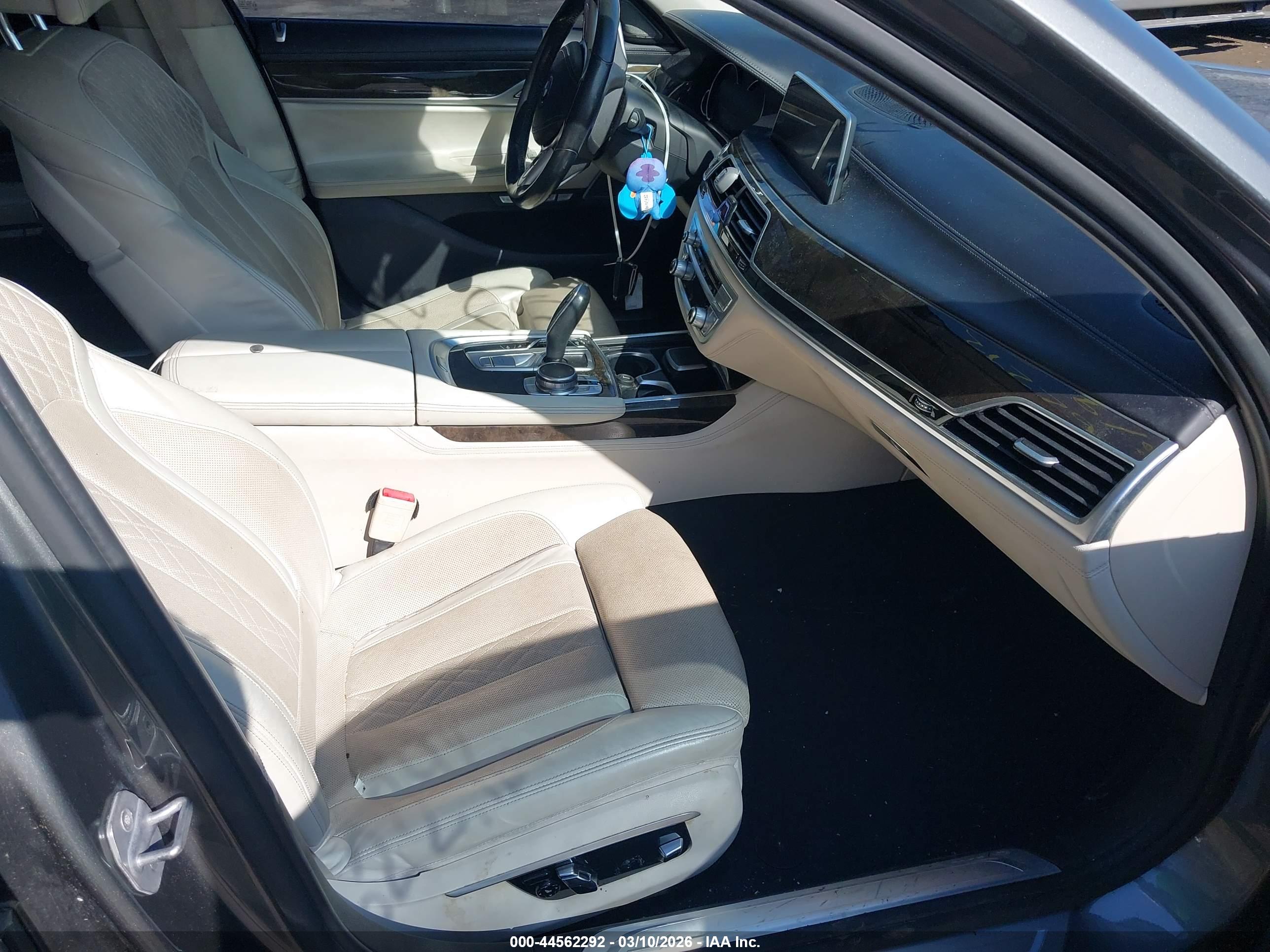 BMW 750I image 5