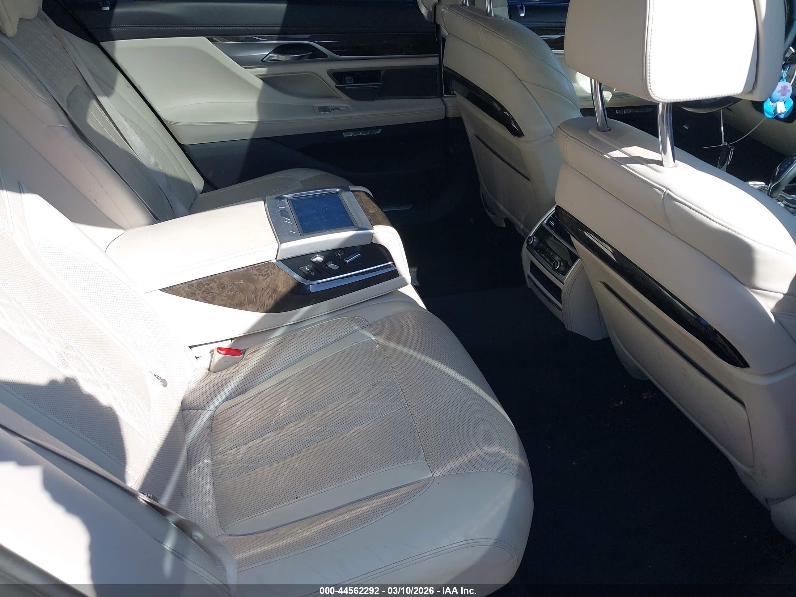 BMW 750I image 8