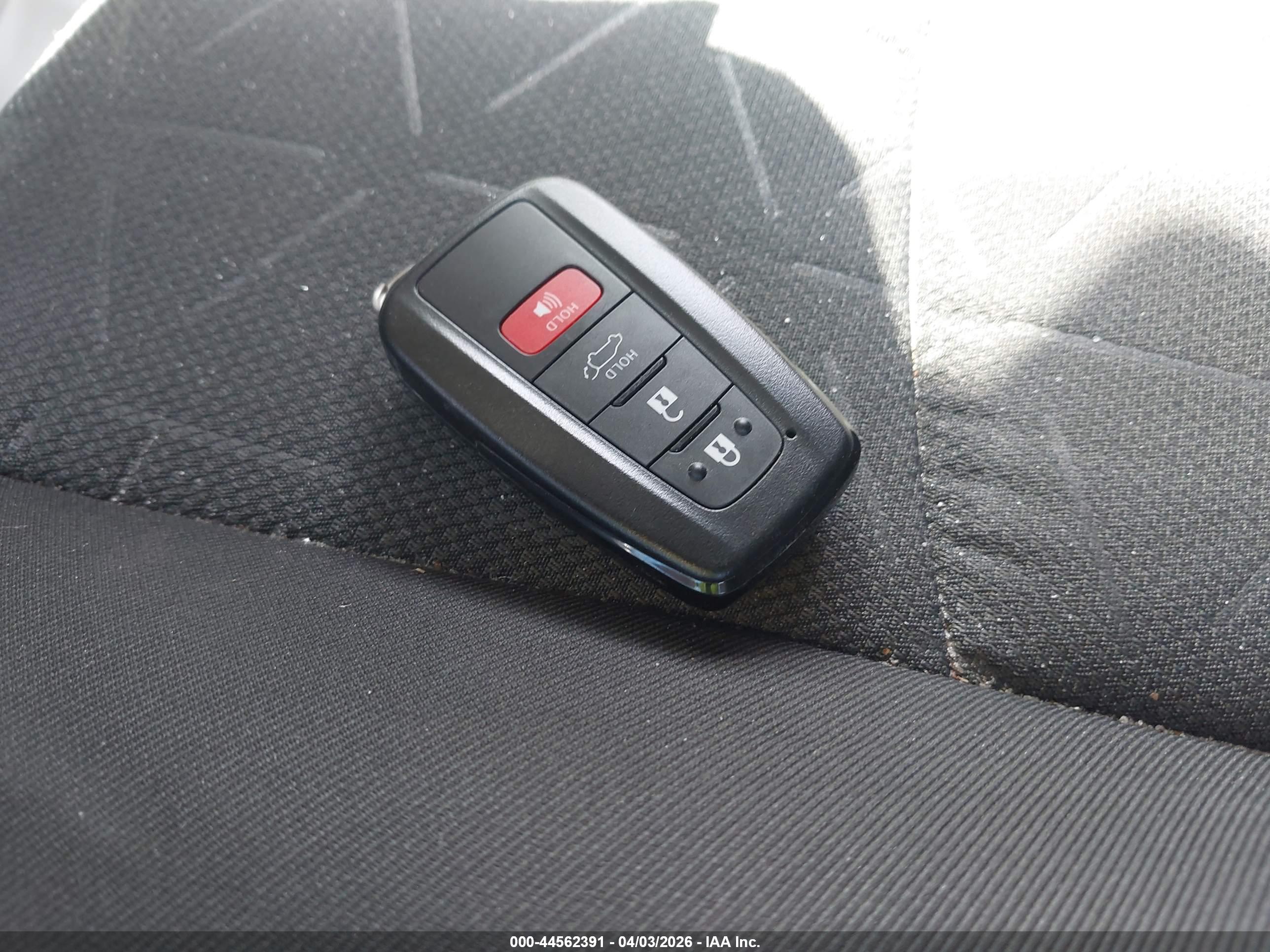 TOYOTA RAV4 image 11