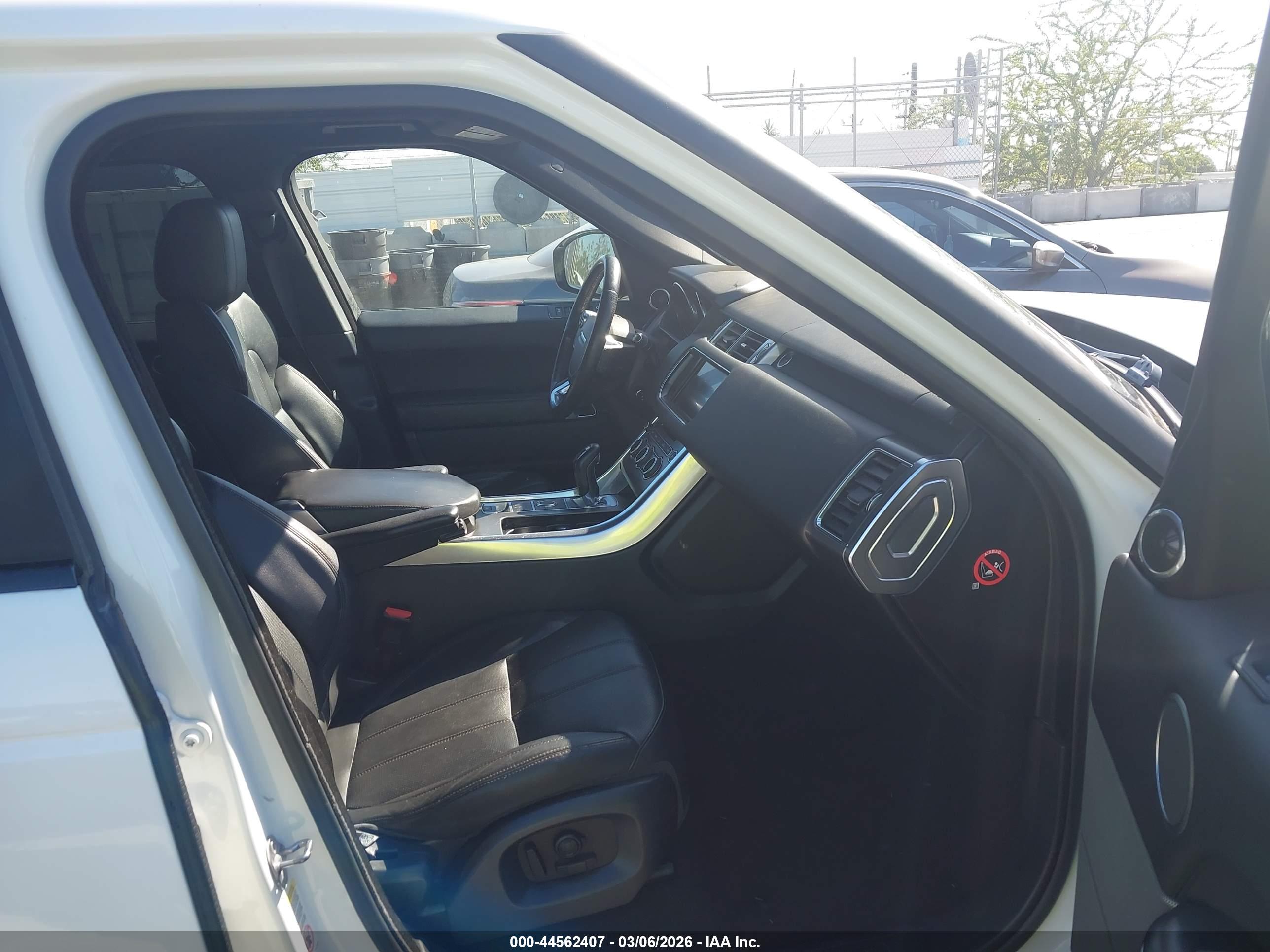 LAND ROVER image 5