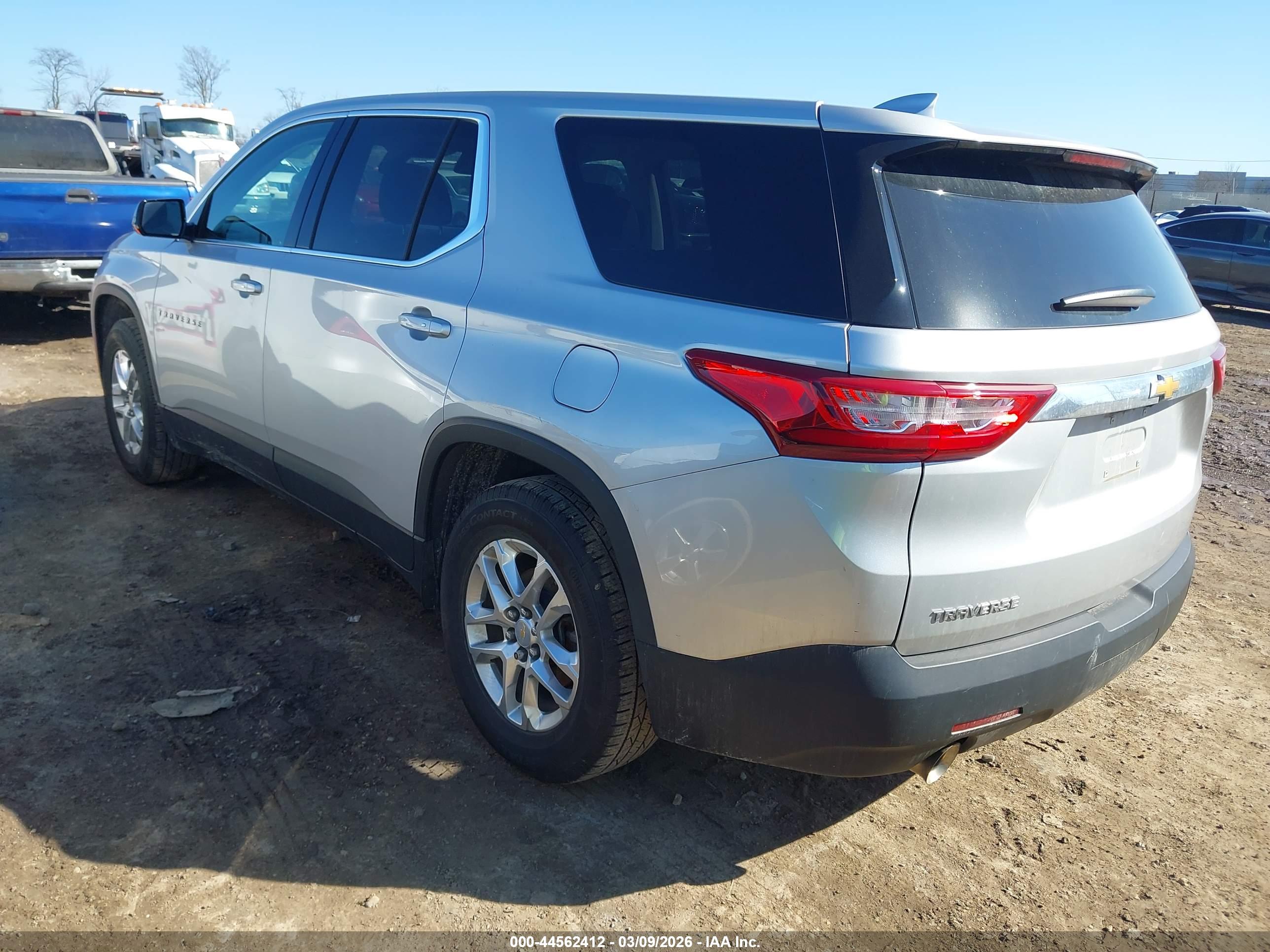 CHEVROLET TRAVERSE image 3