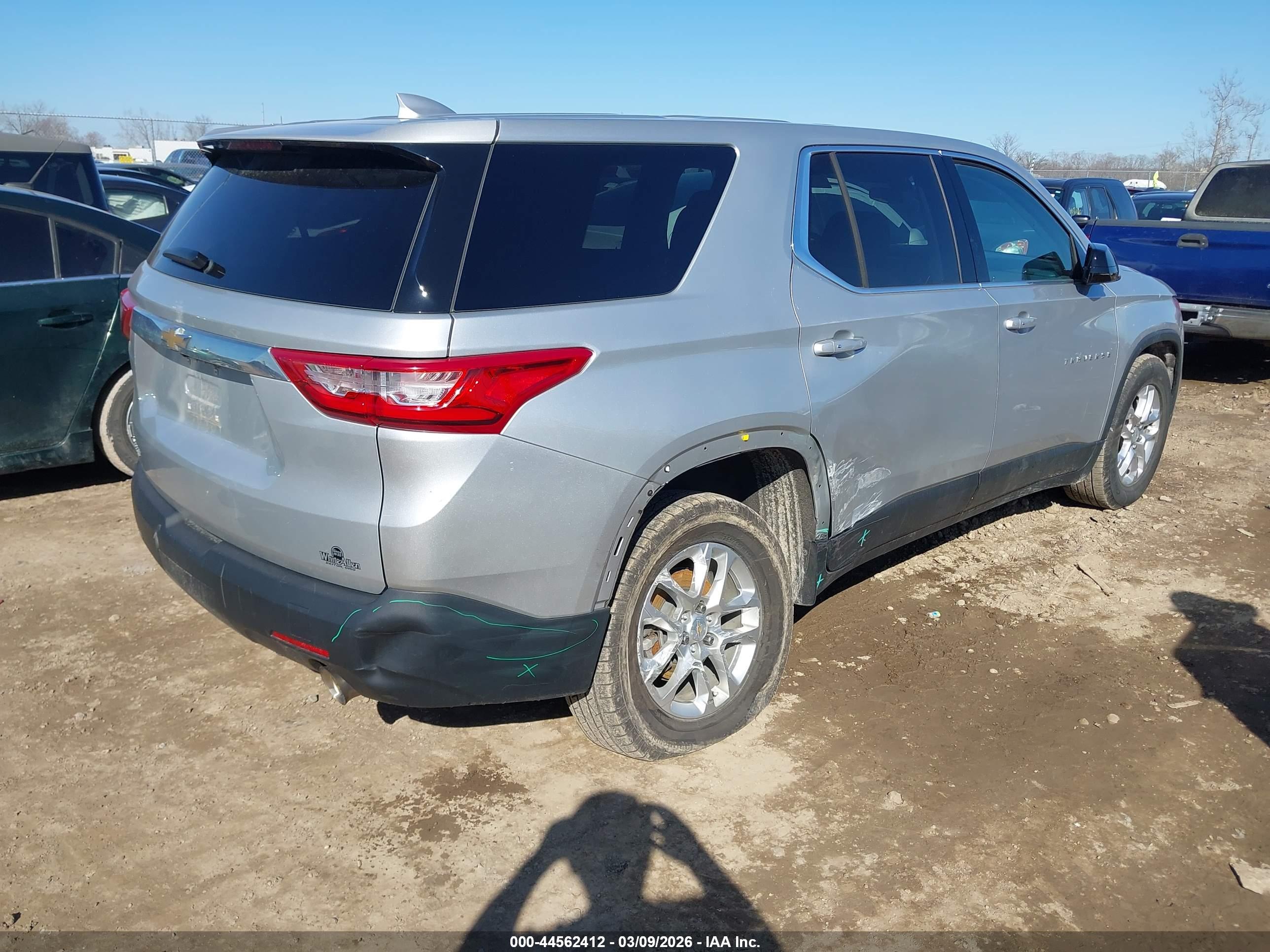 CHEVROLET TRAVERSE image 4