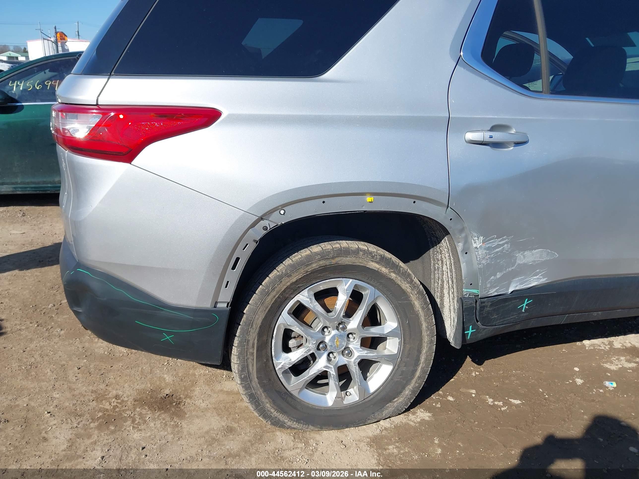 CHEVROLET TRAVERSE image 6