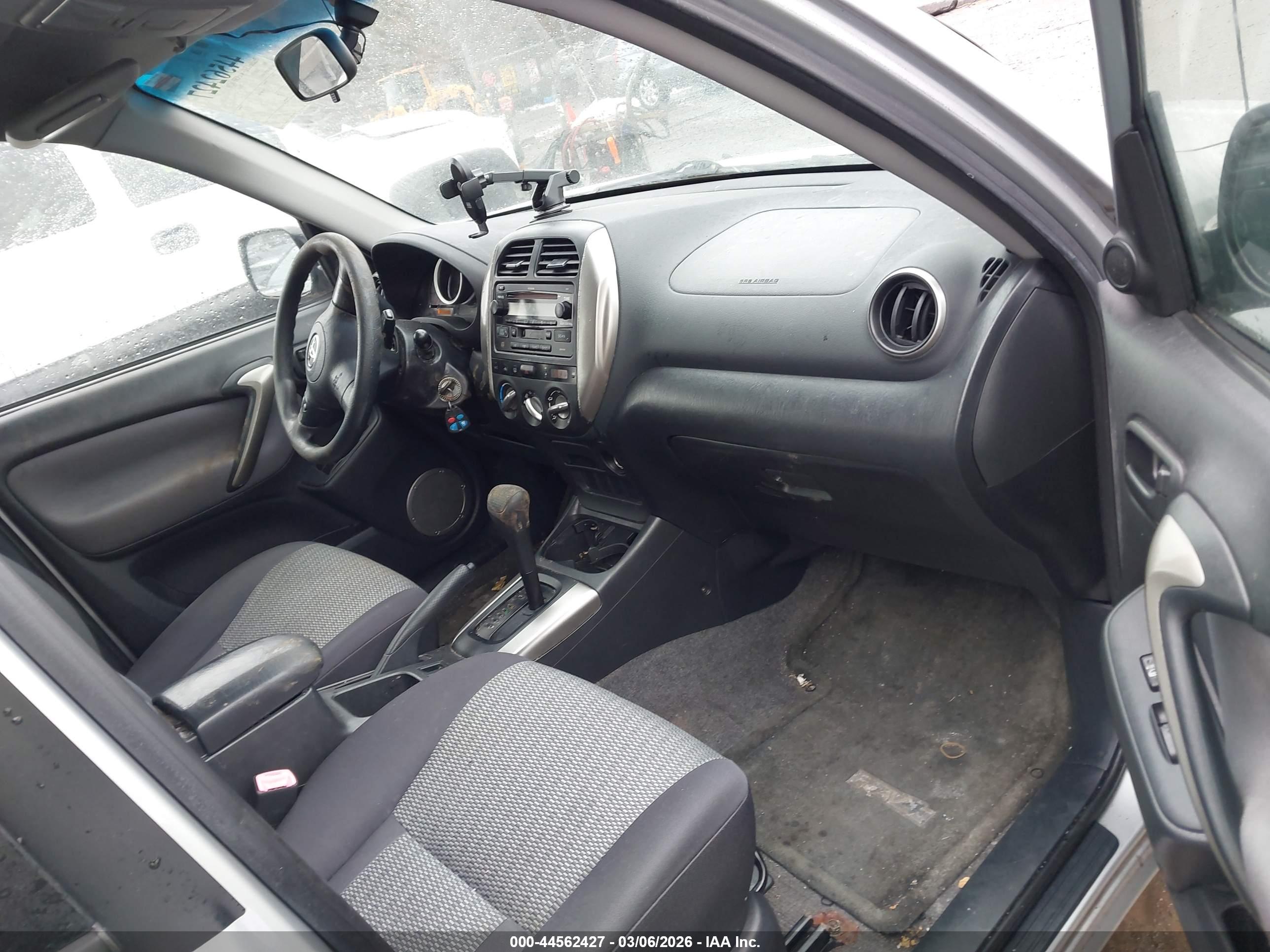 TOYOTA RAV4 image 5