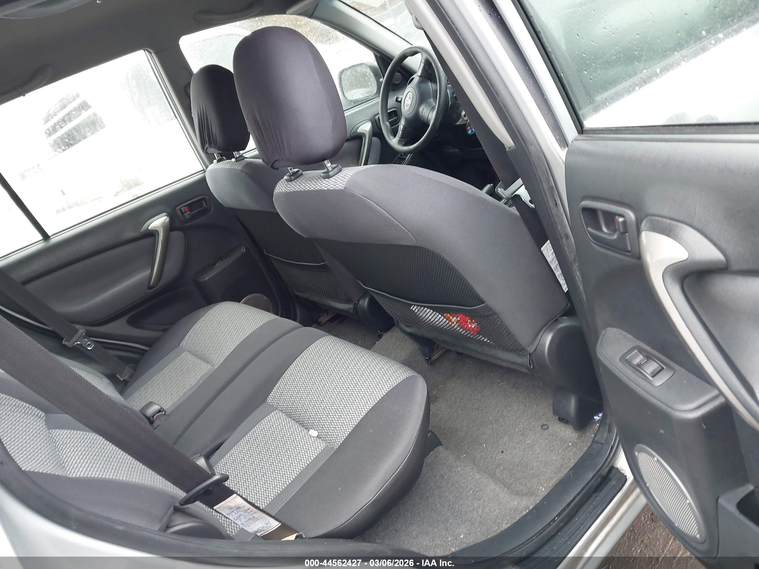 TOYOTA RAV4 image 8