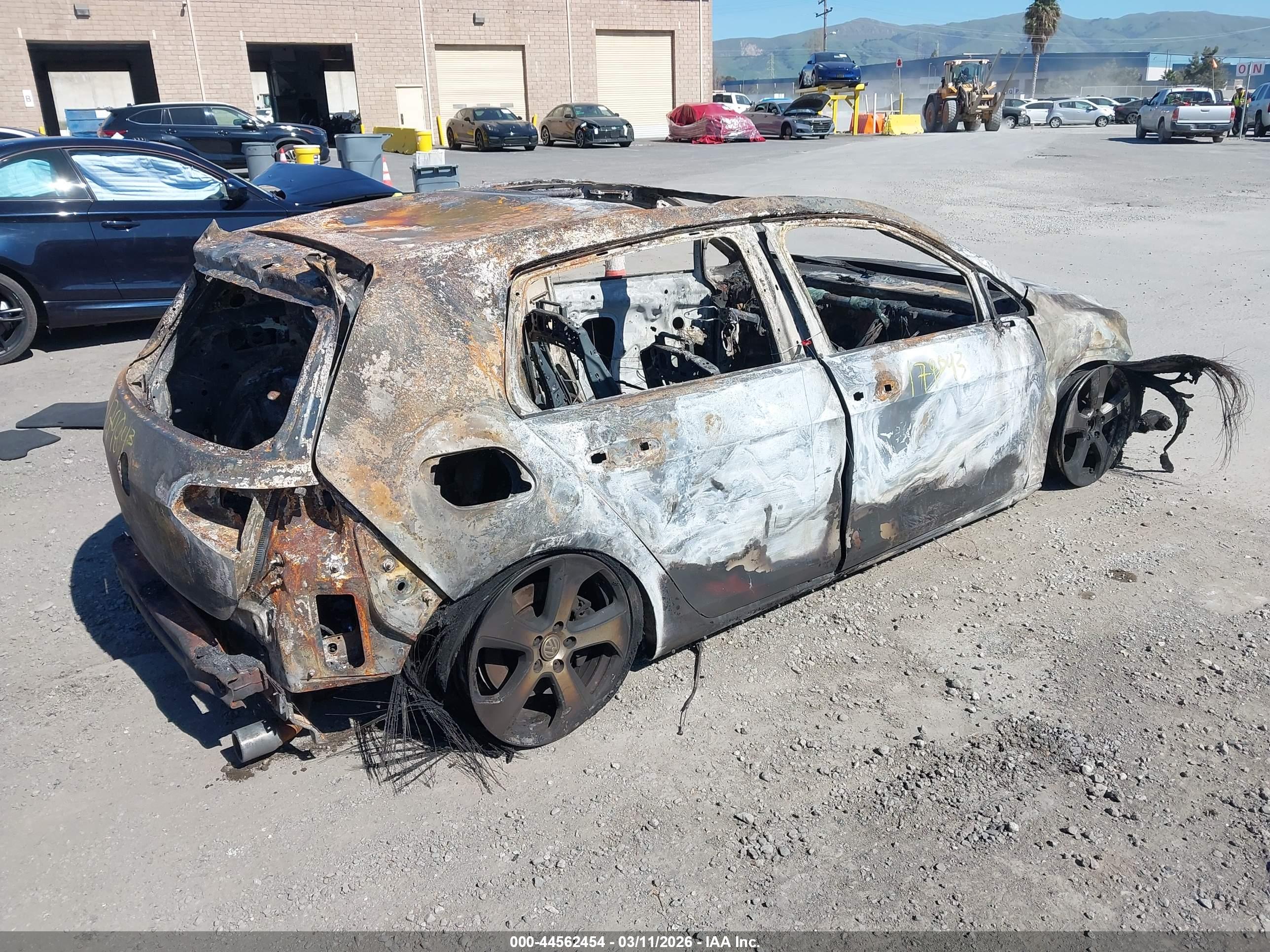 VOLKSWAGEN GOLF image 4