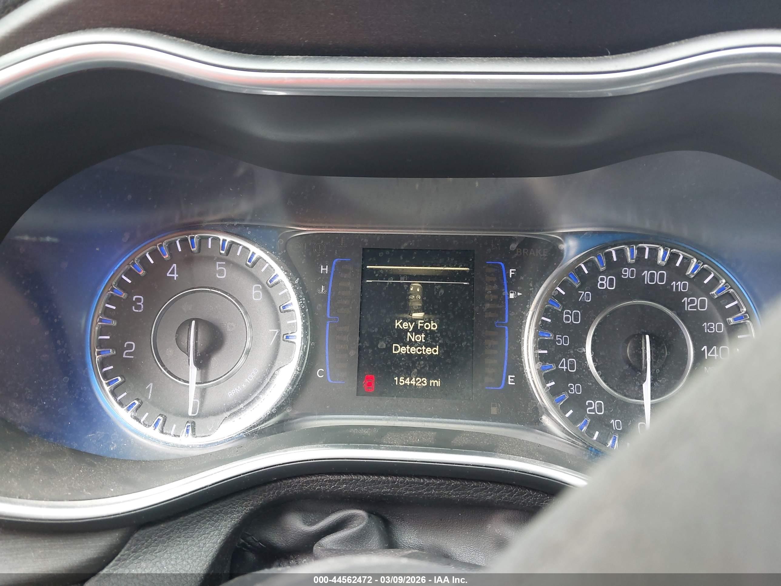 CHRYSLER 200 image 7