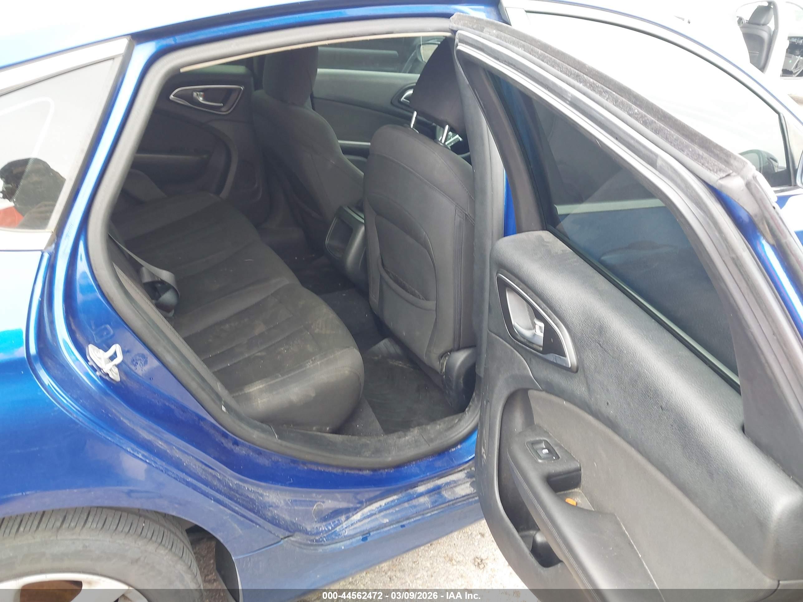 CHRYSLER 200 image 8