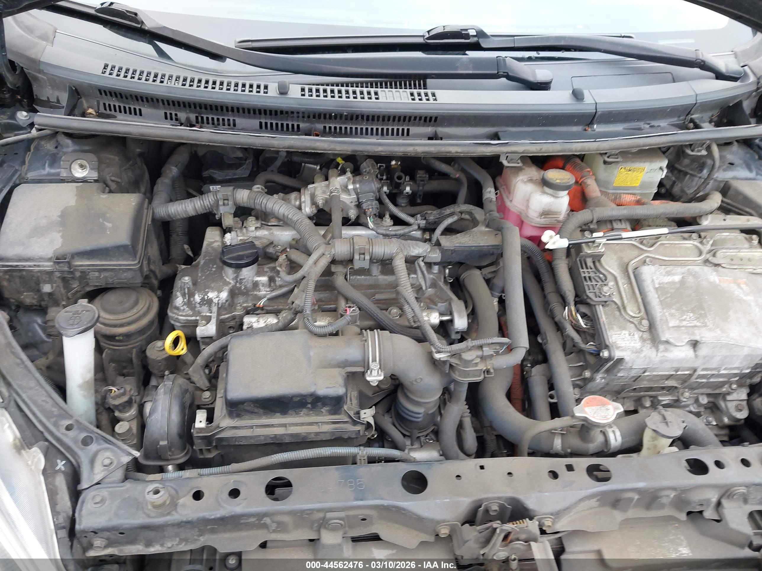 TOYOTA PRIUS image 10