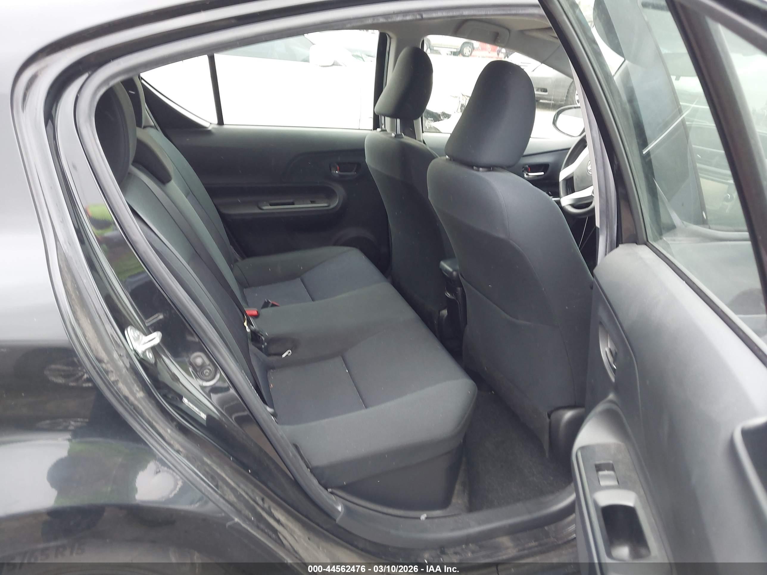 TOYOTA PRIUS image 8