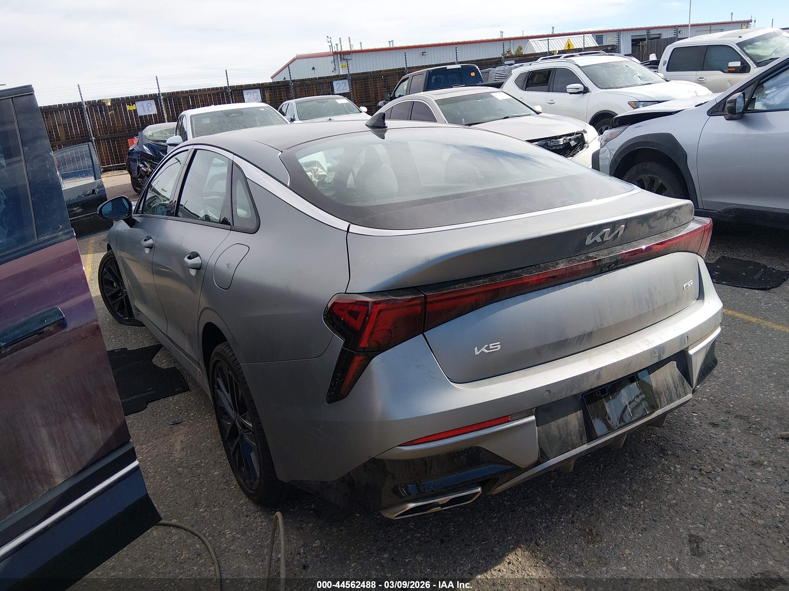 KIA K5 image 3