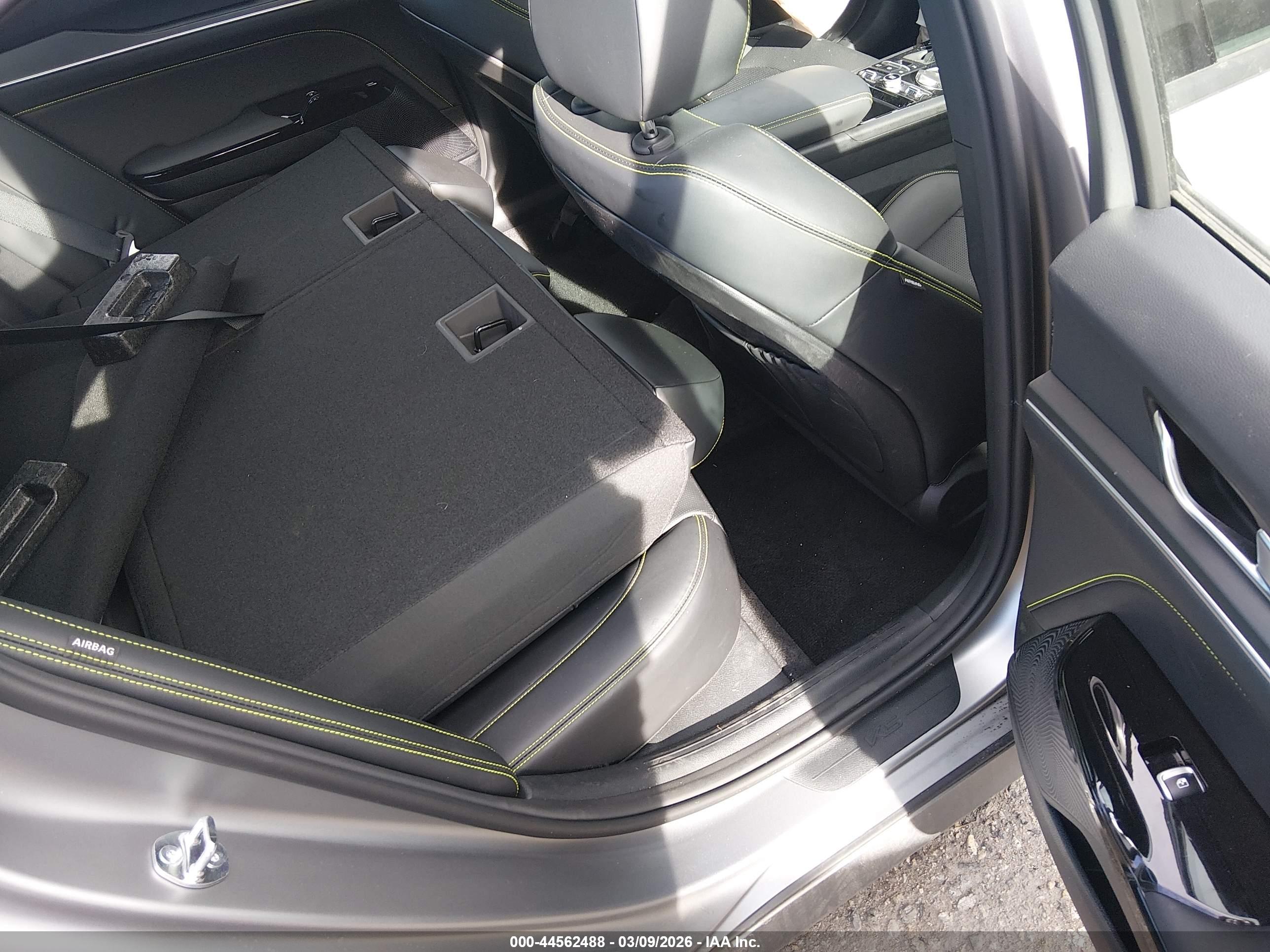 KIA K5 image 8