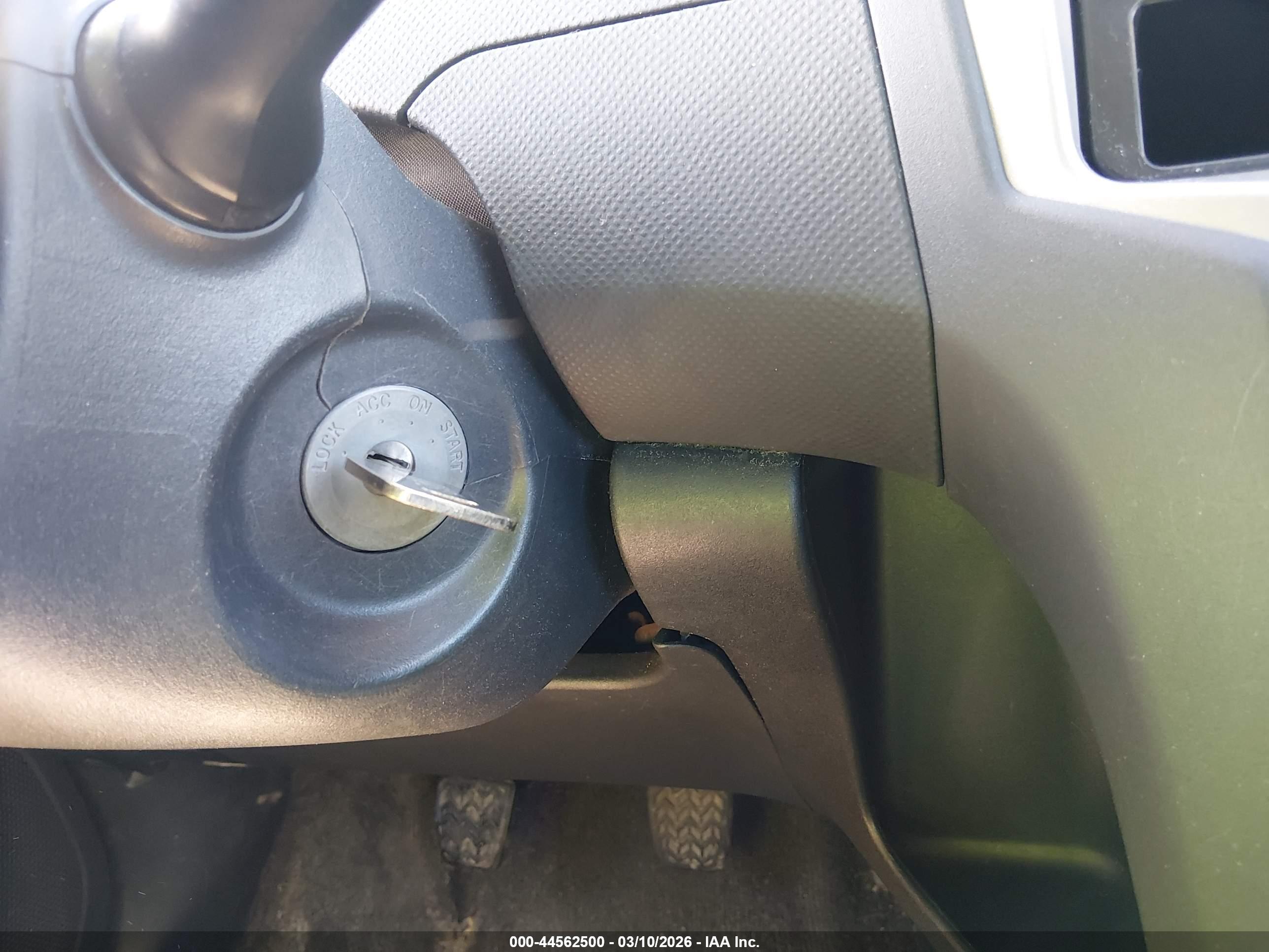TOYOTA YARIS image 11