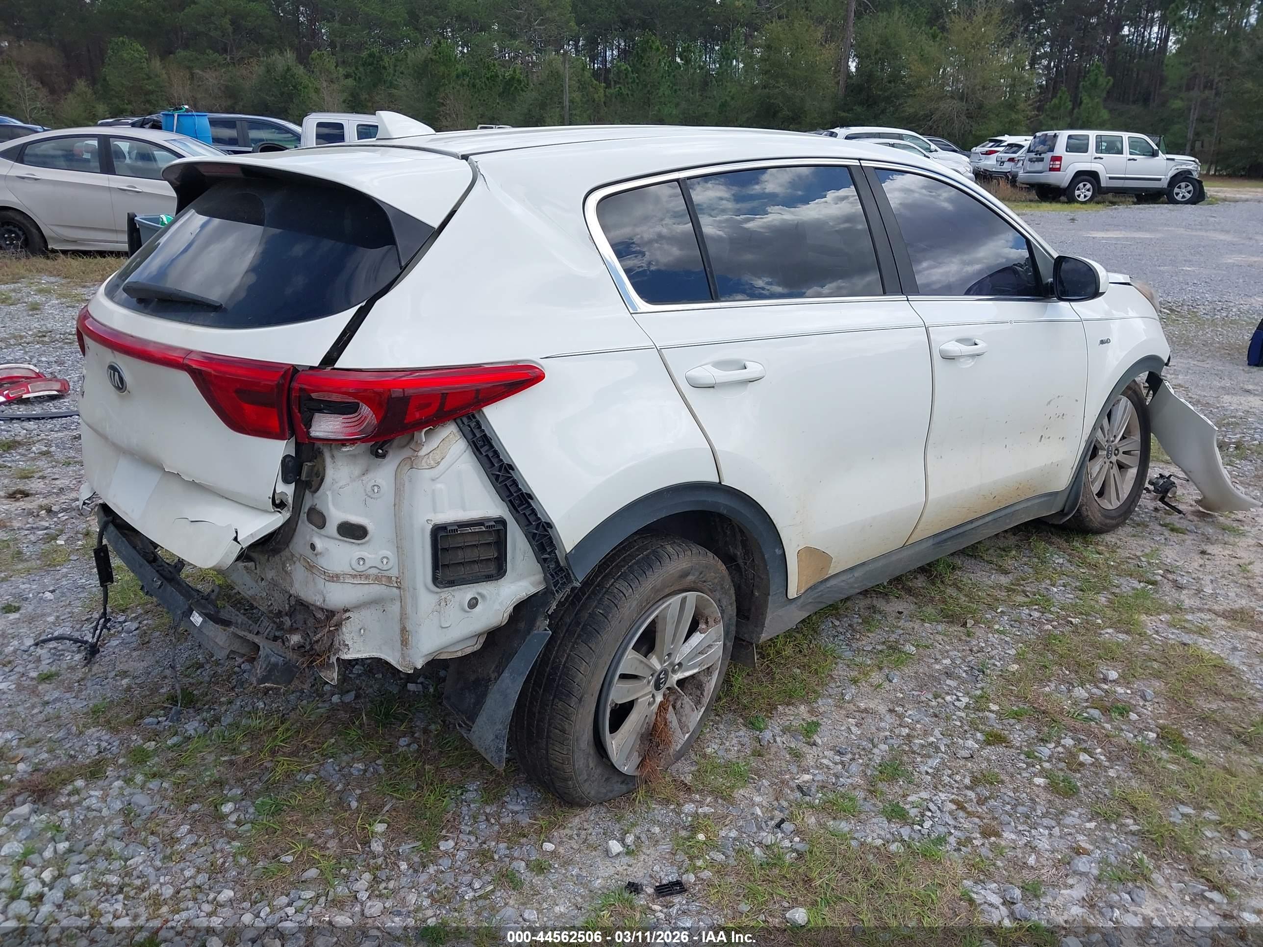 KIA SPORTAGE image 4