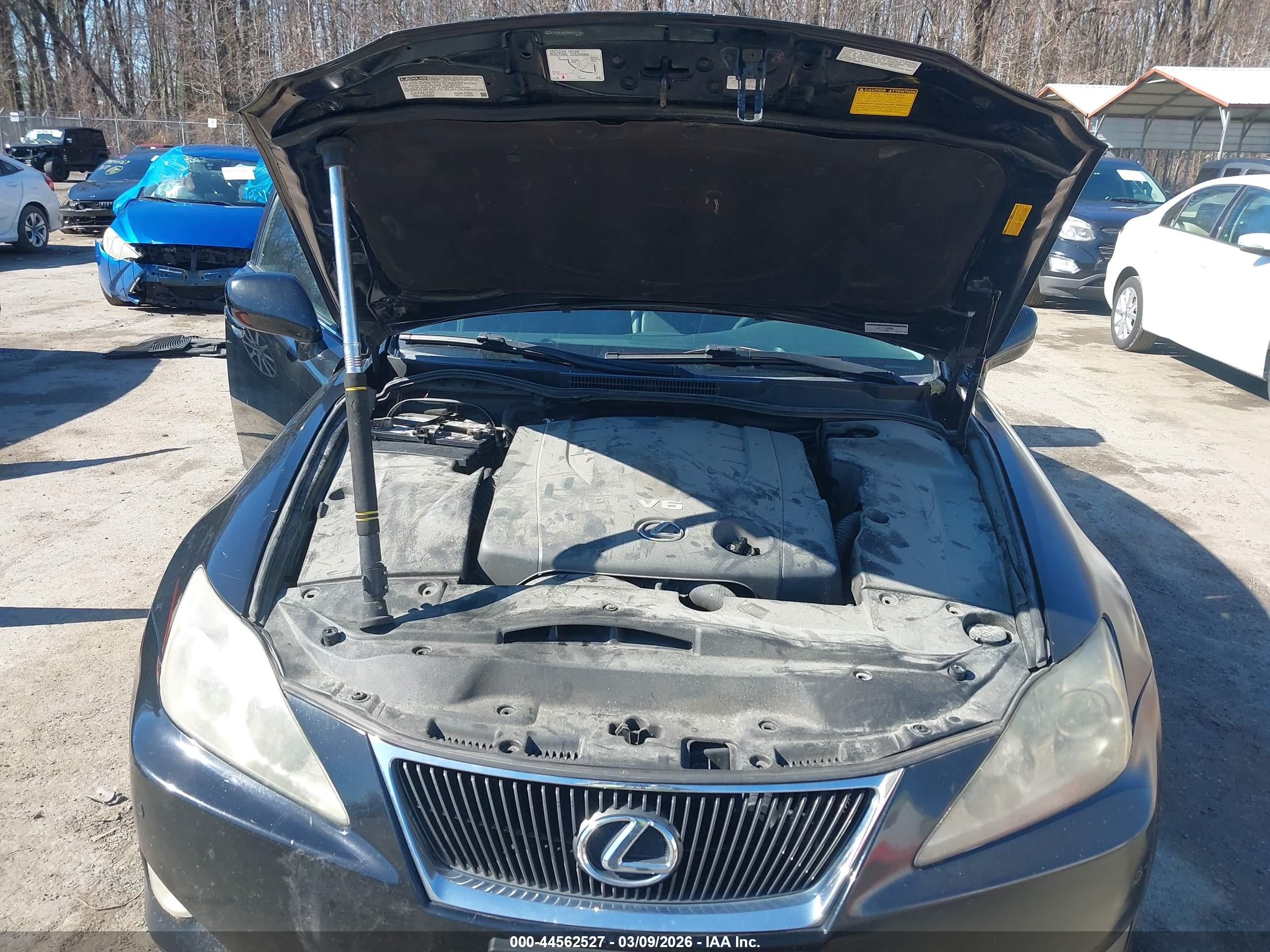 LEXUS IS image 10