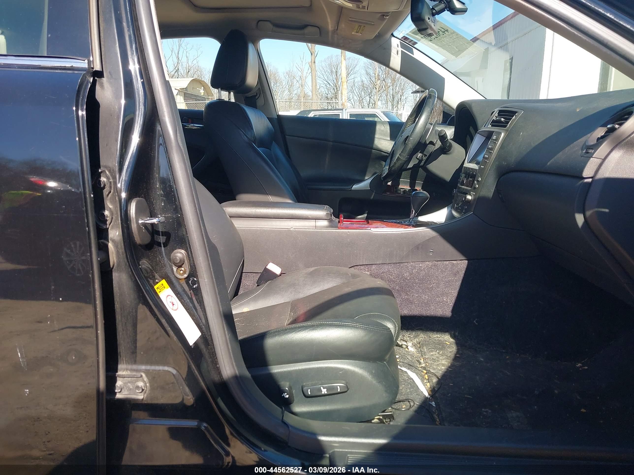 LEXUS IS image 5