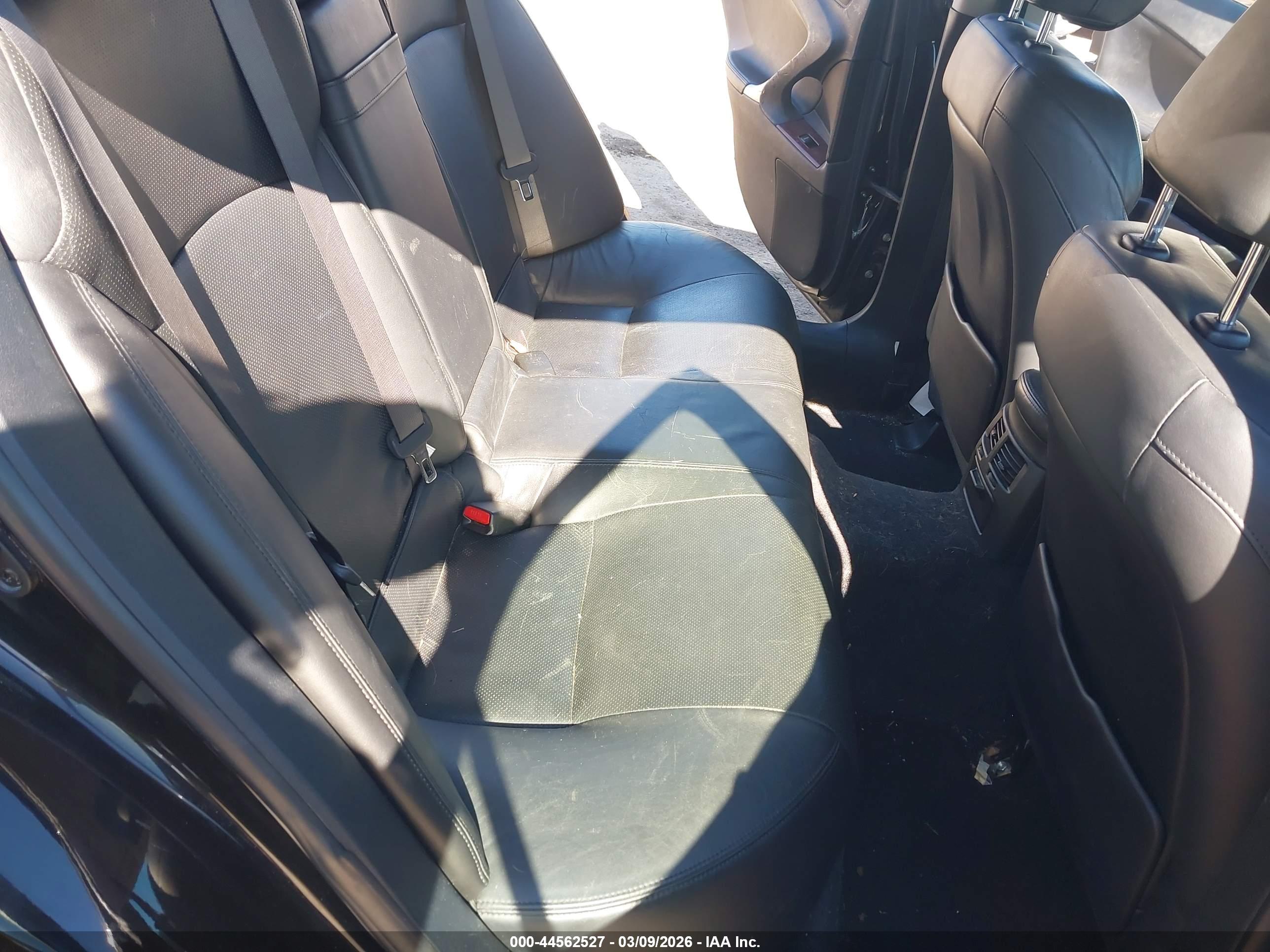 LEXUS IS image 8