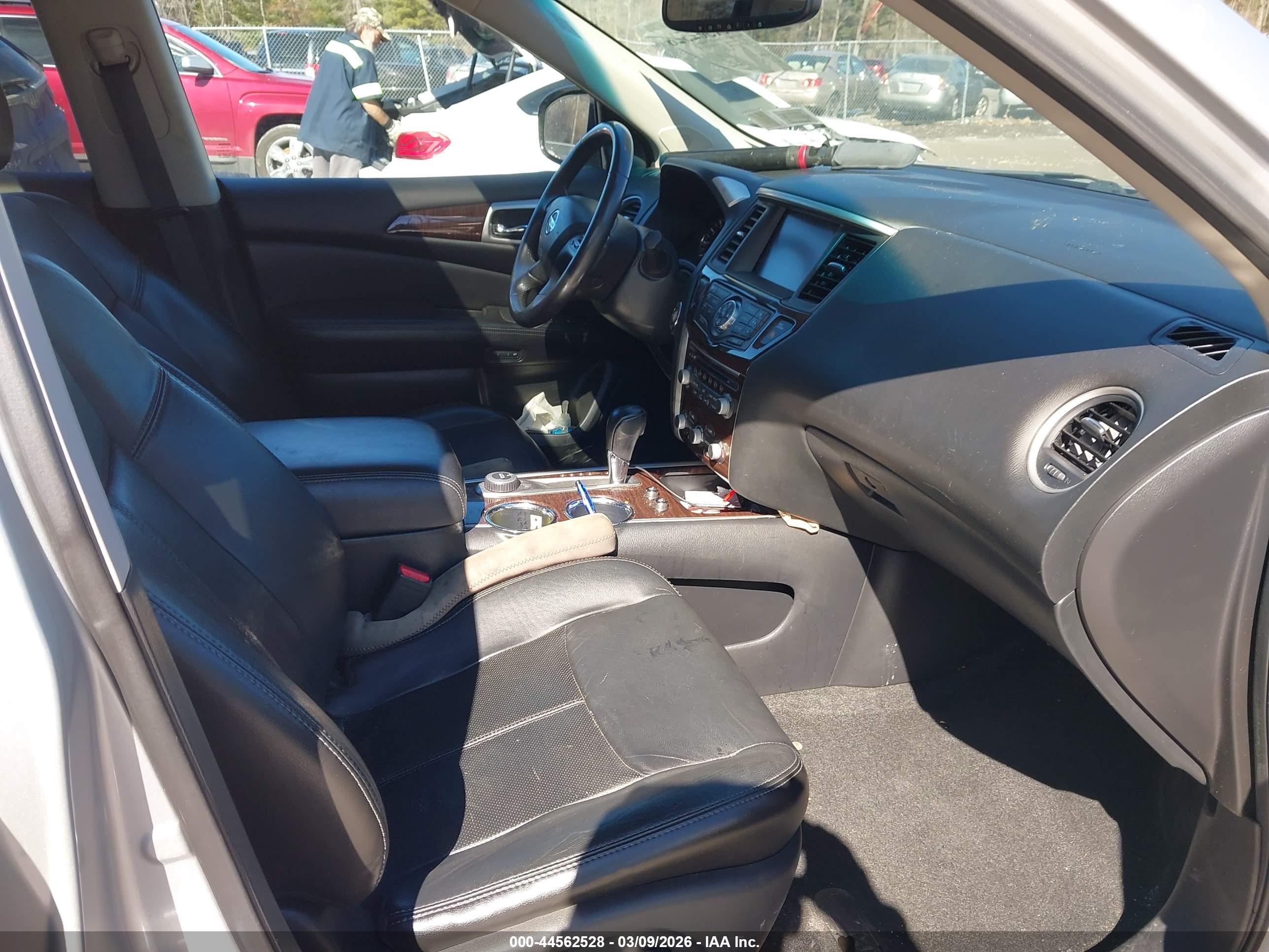 NISSAN PATHFINDER image 5