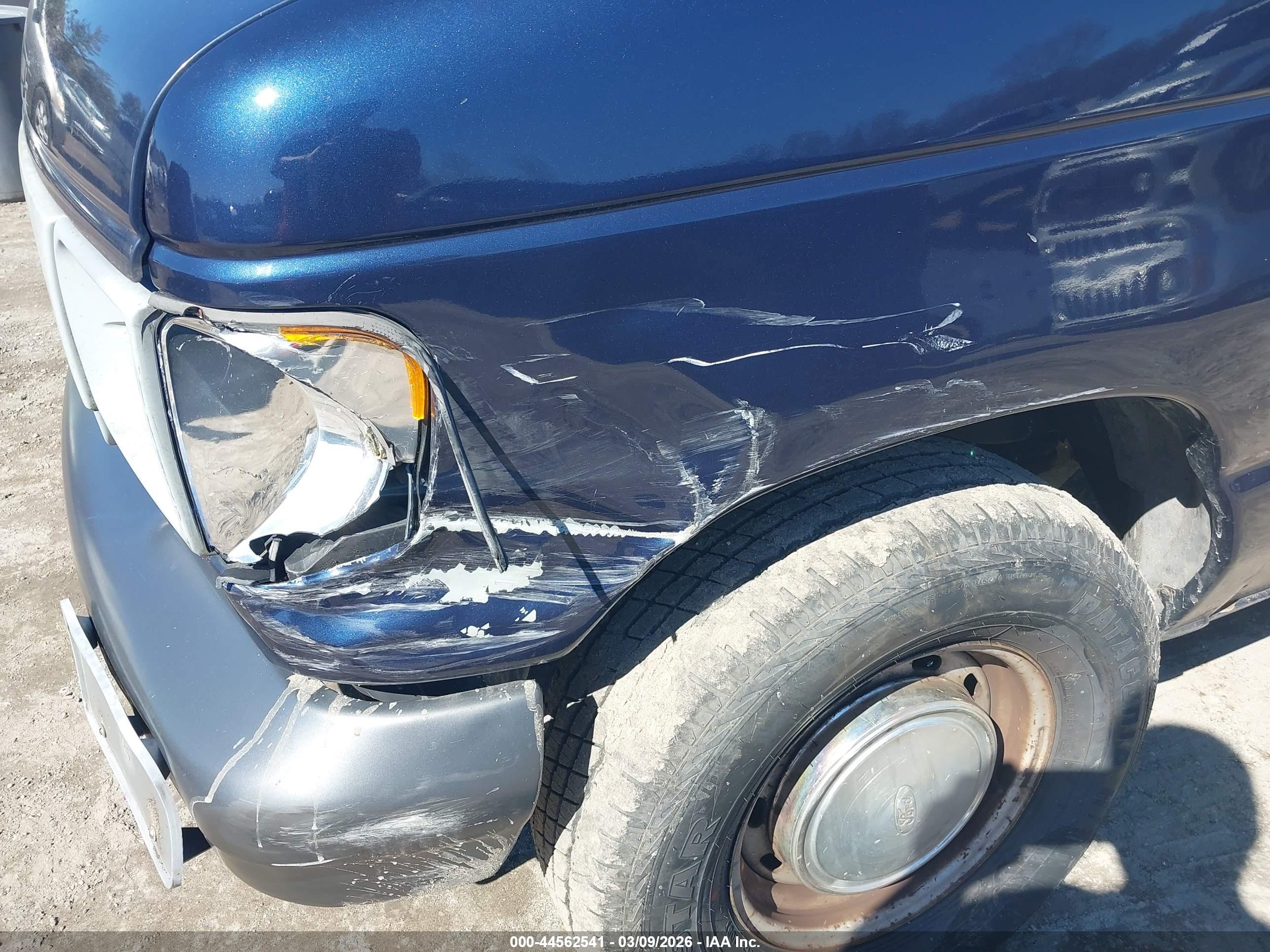 FORD E-150 image 6