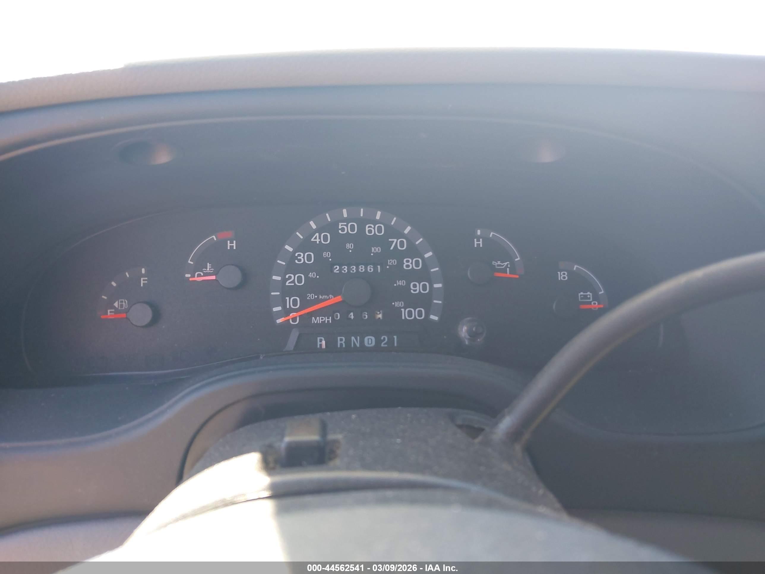 FORD E-150 image 7