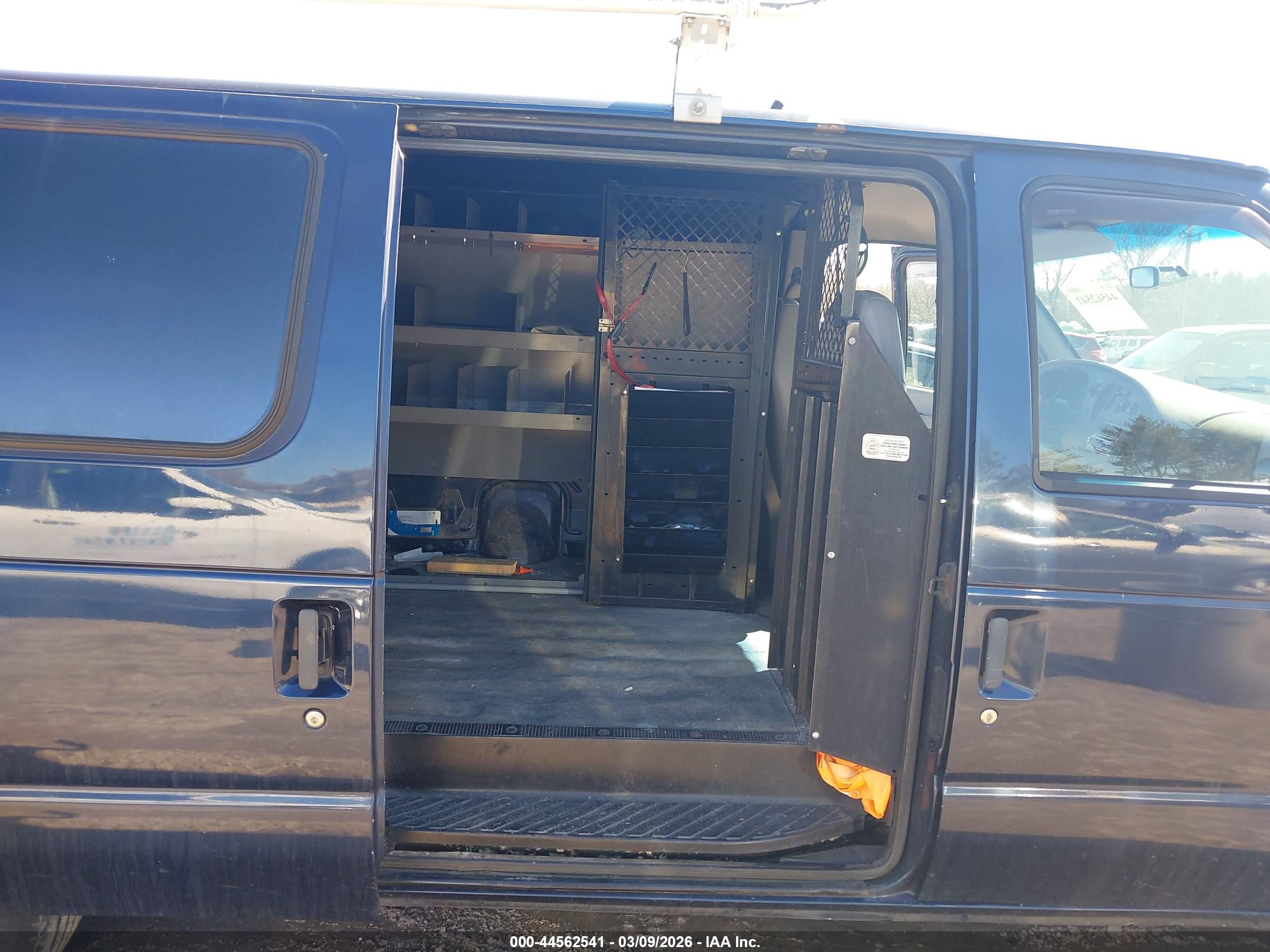 FORD E-150 image 8