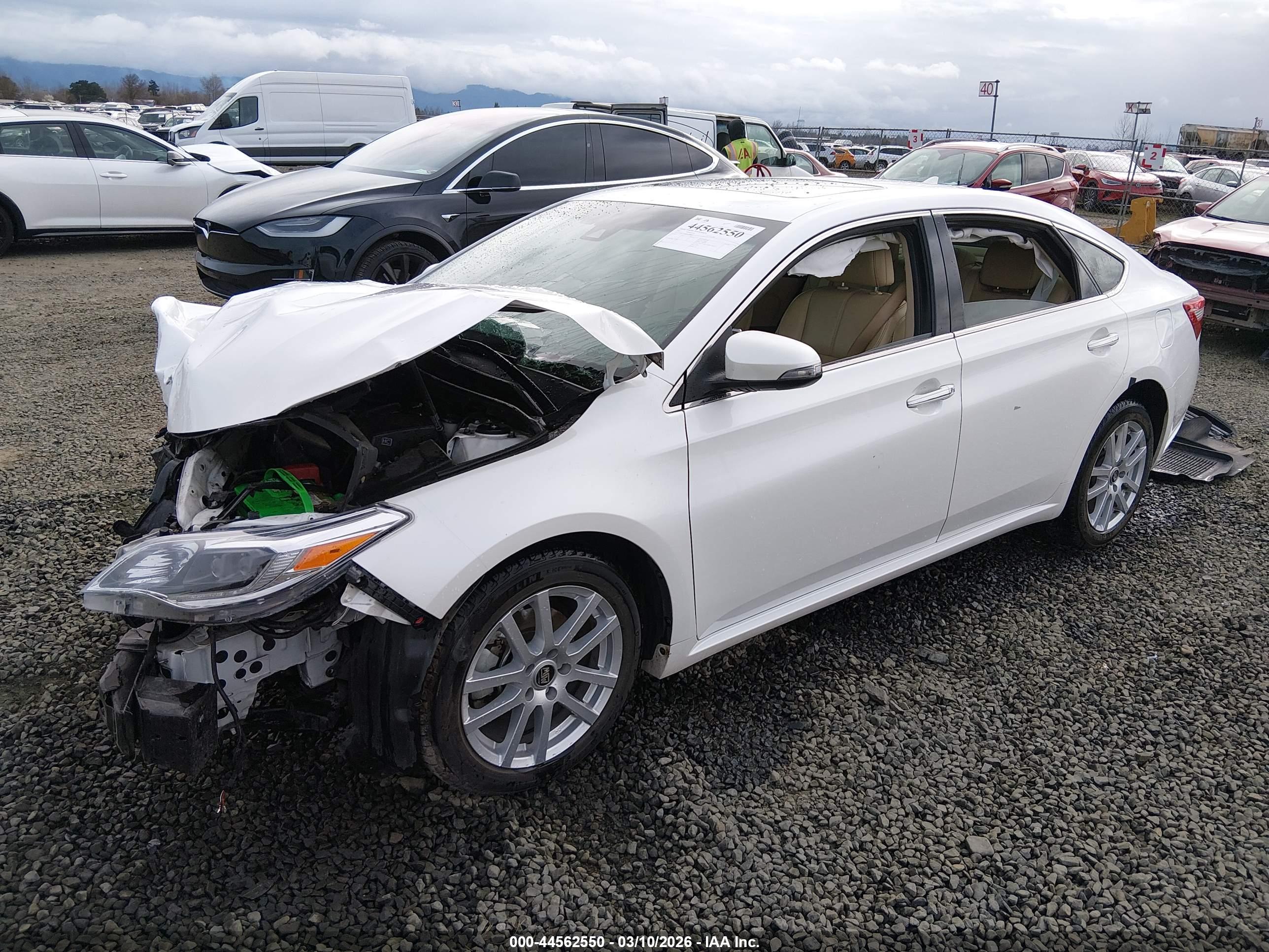 TOYOTA AVALON image 2
