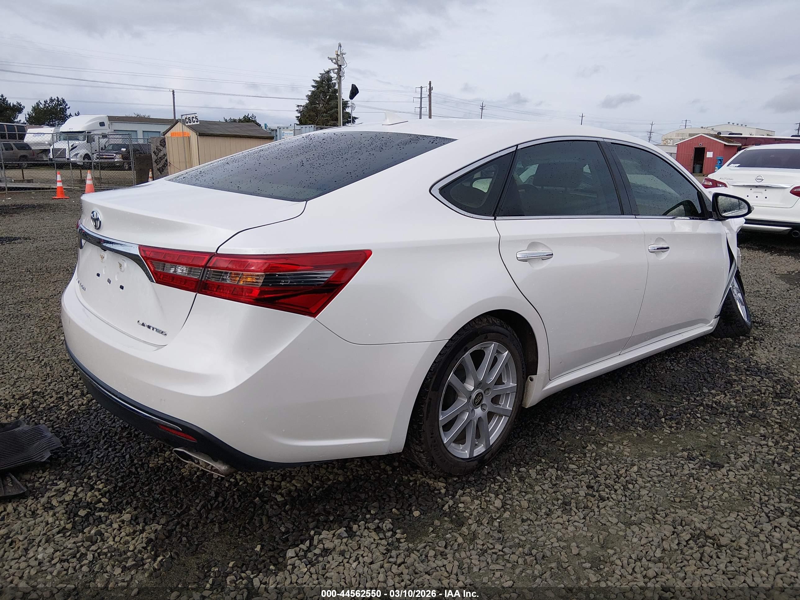 TOYOTA AVALON image 4